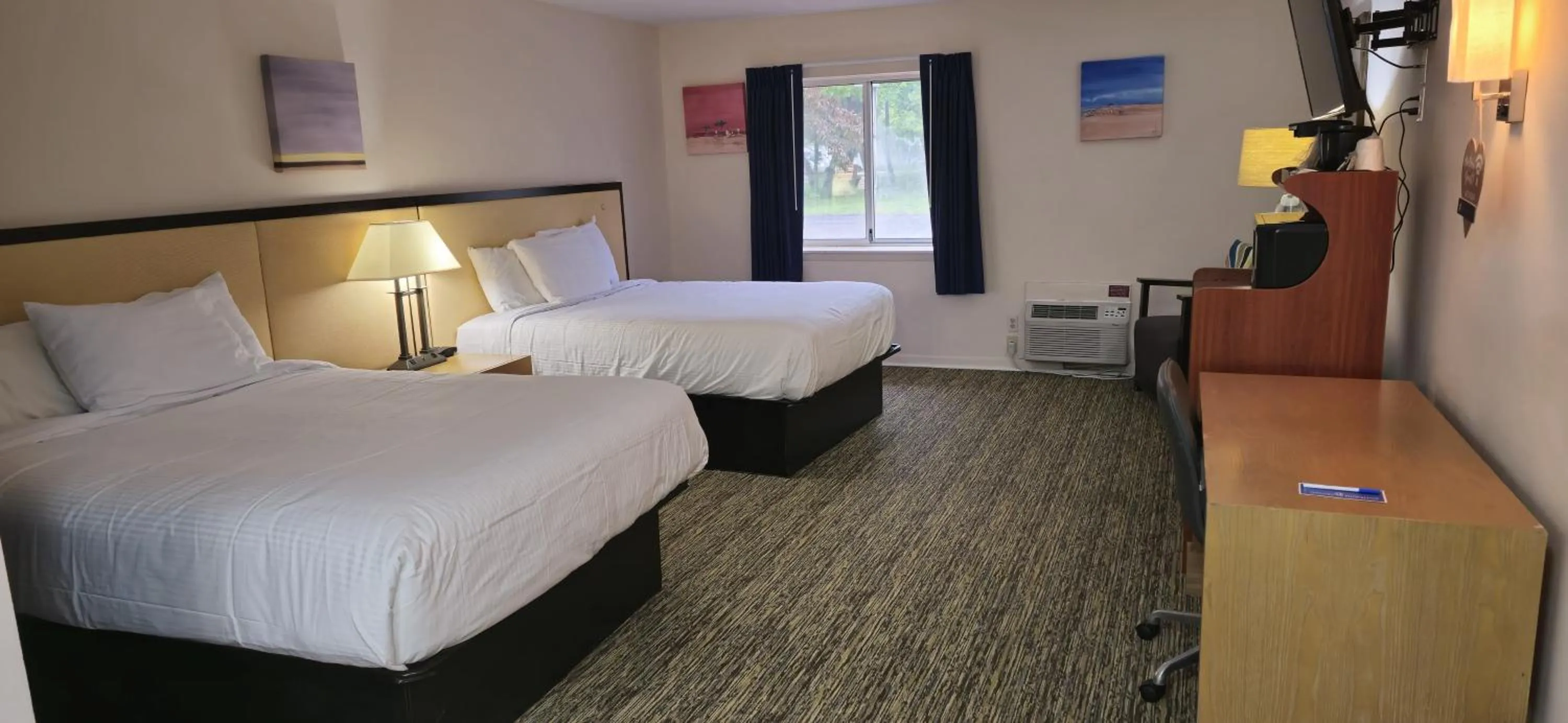 Bed in Rodeway Inn Oscoda