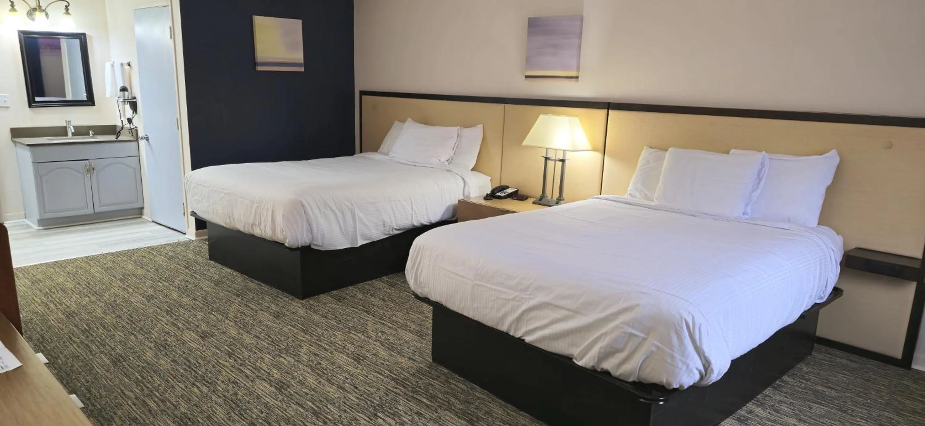 Bed in Rodeway Inn Oscoda