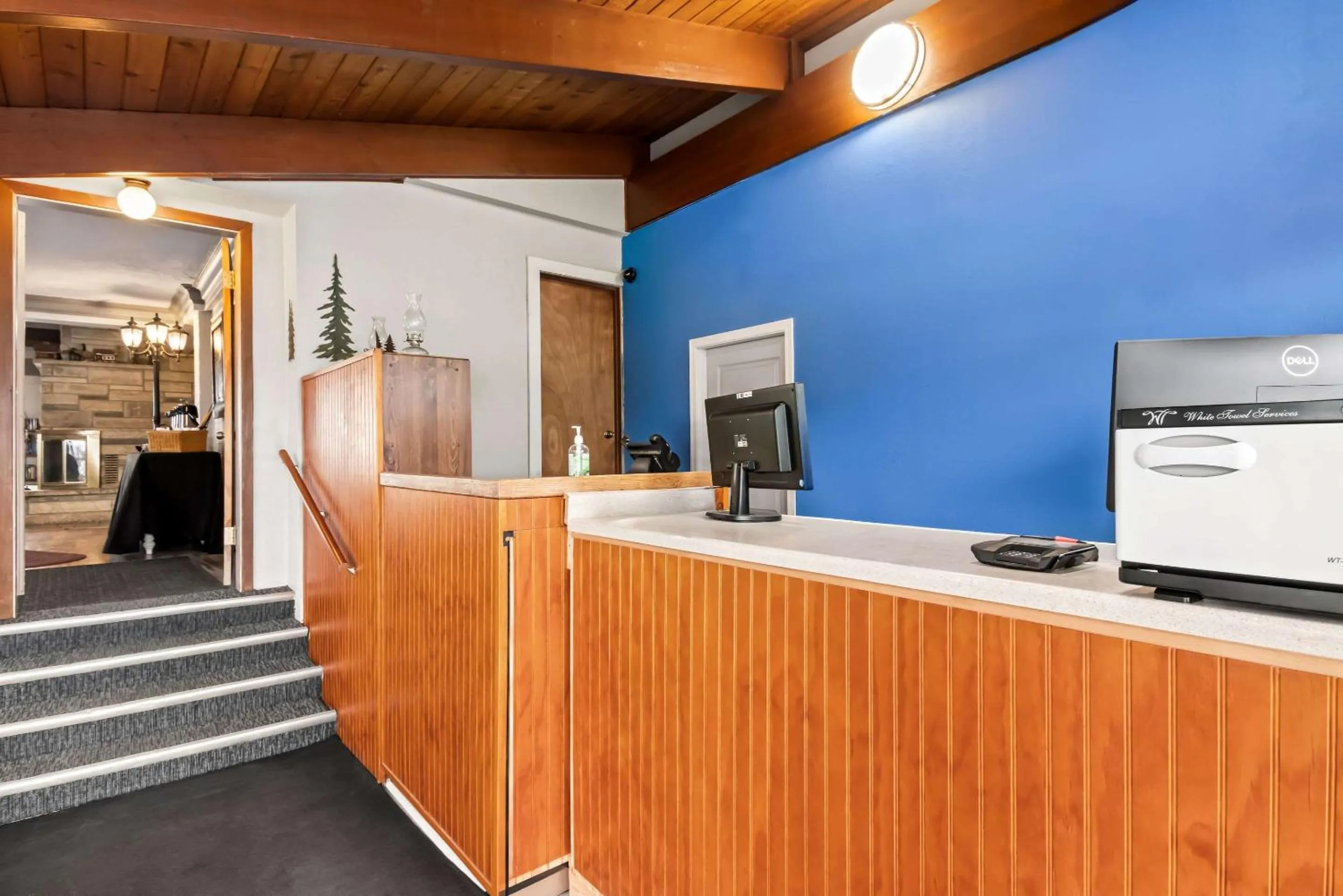 Lobby or reception in Rodeway Inn Oscoda