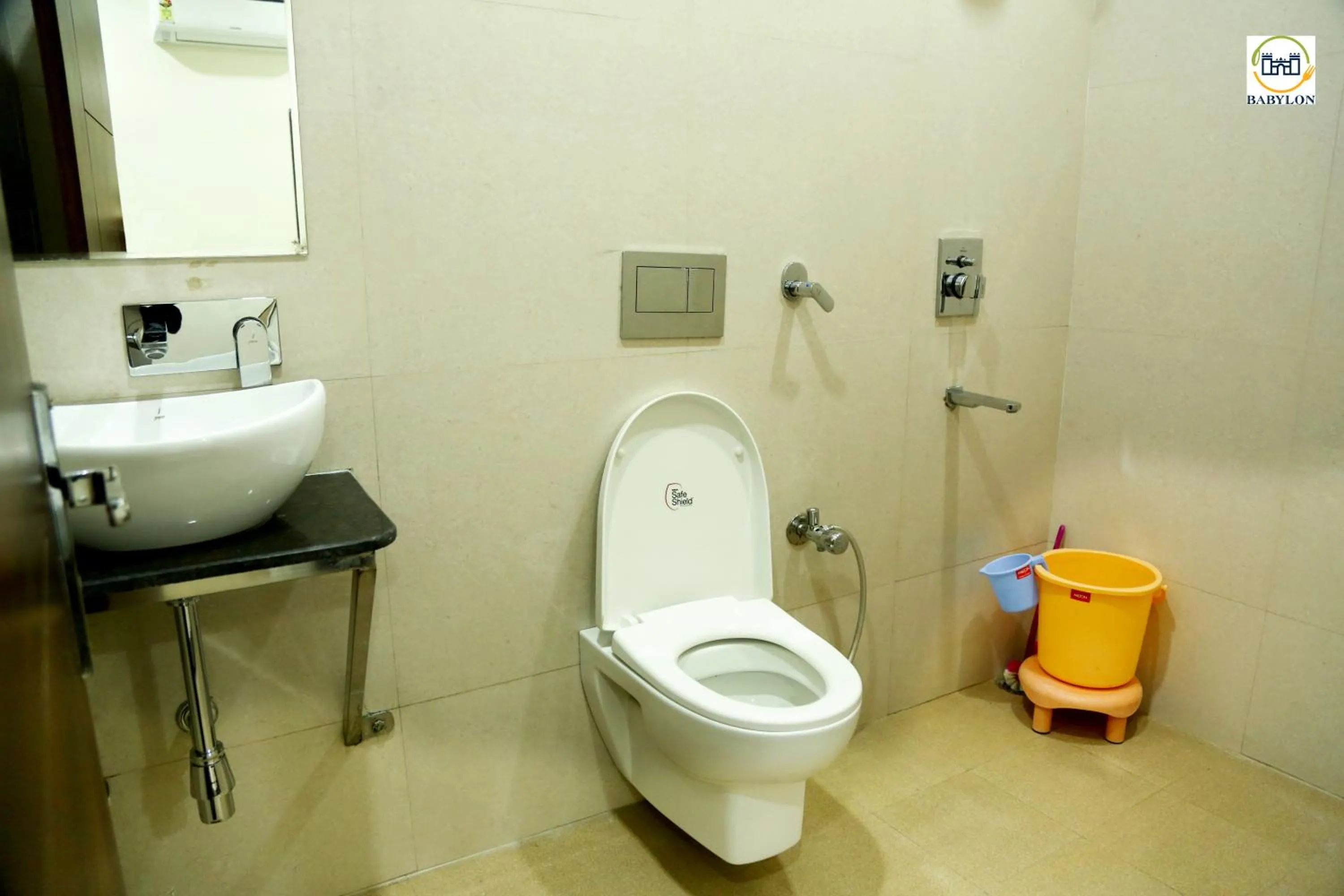 HOTEL BABYLON REGENCY, Opp Krishna Janmasthan Temple