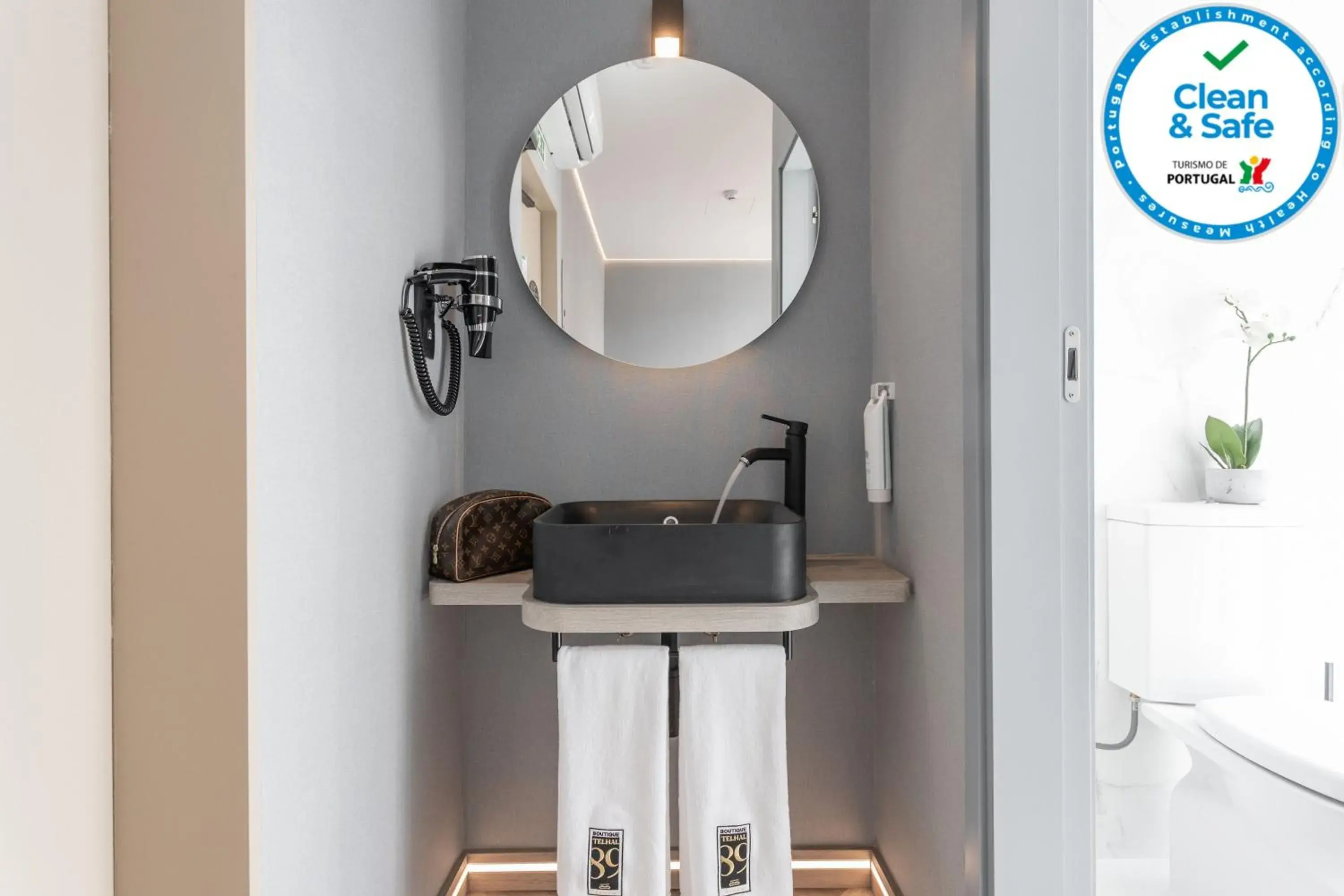 Deluxe King Suite in Boutique Telhal 89 Deluxe King Suite in Boutique Telhal 89