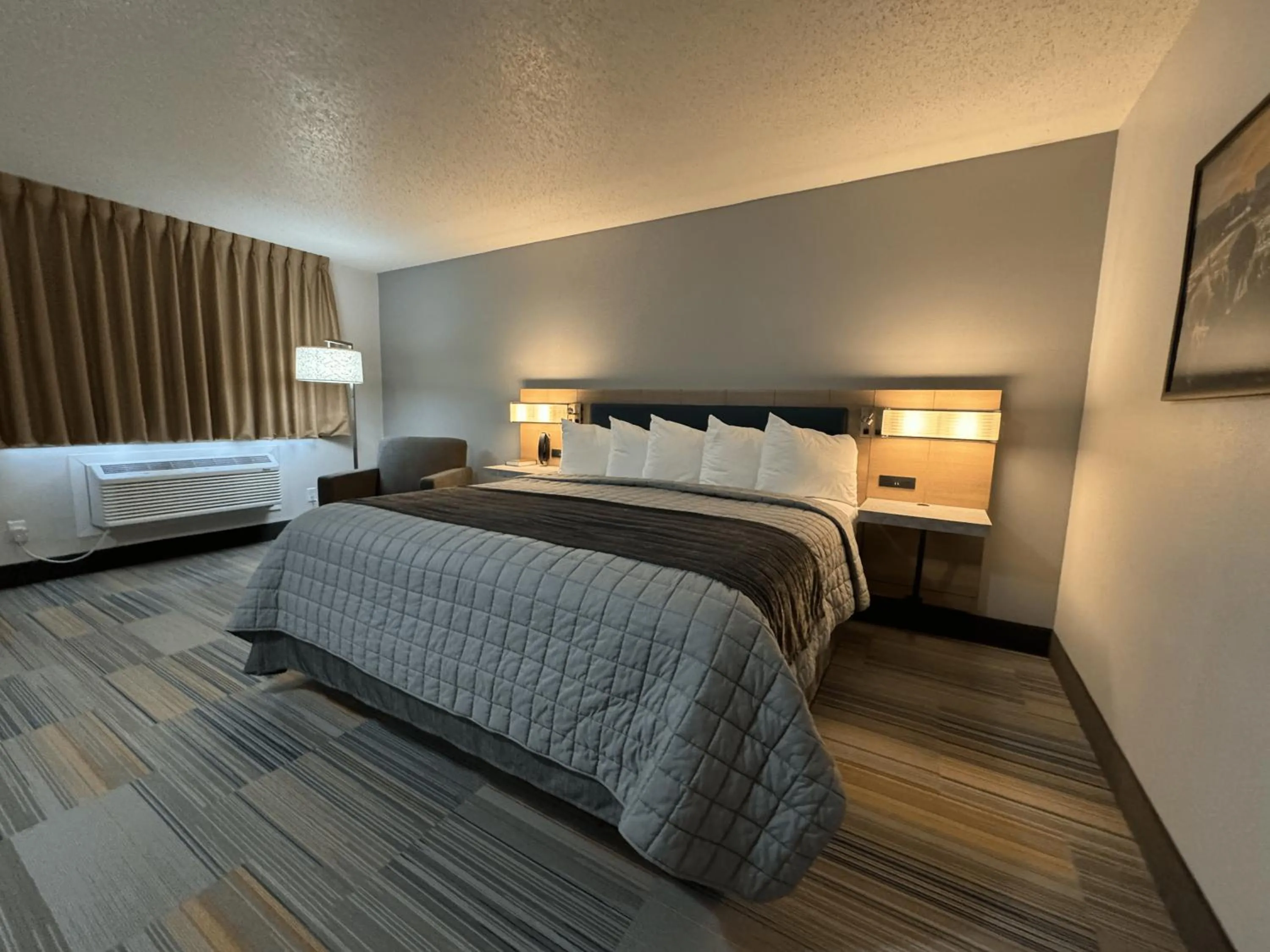 Bearcat Inn and Suites