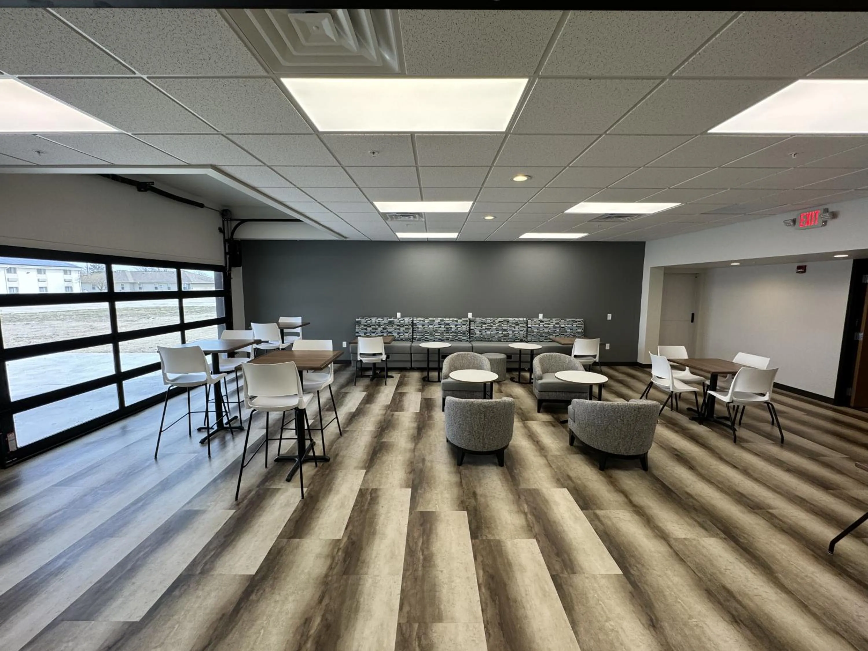 Communal lounge/ TV room in Bearcat Inn and Suites