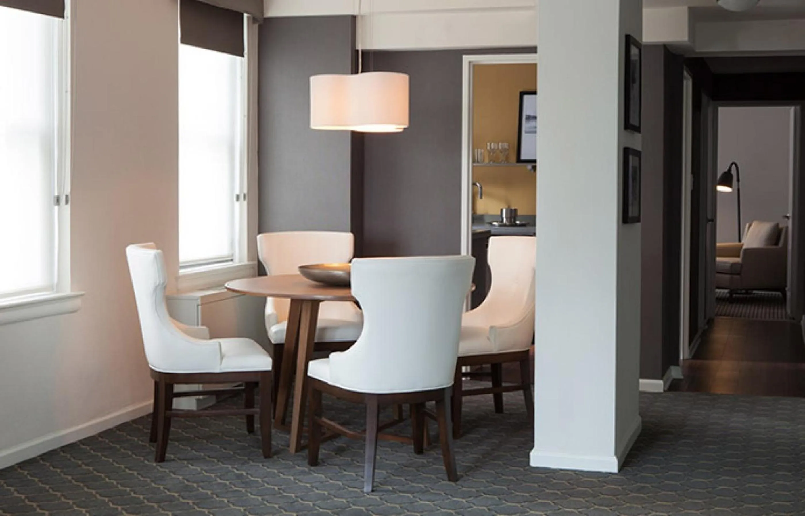 Dining area in The Fifty Sonesta Hotel New York