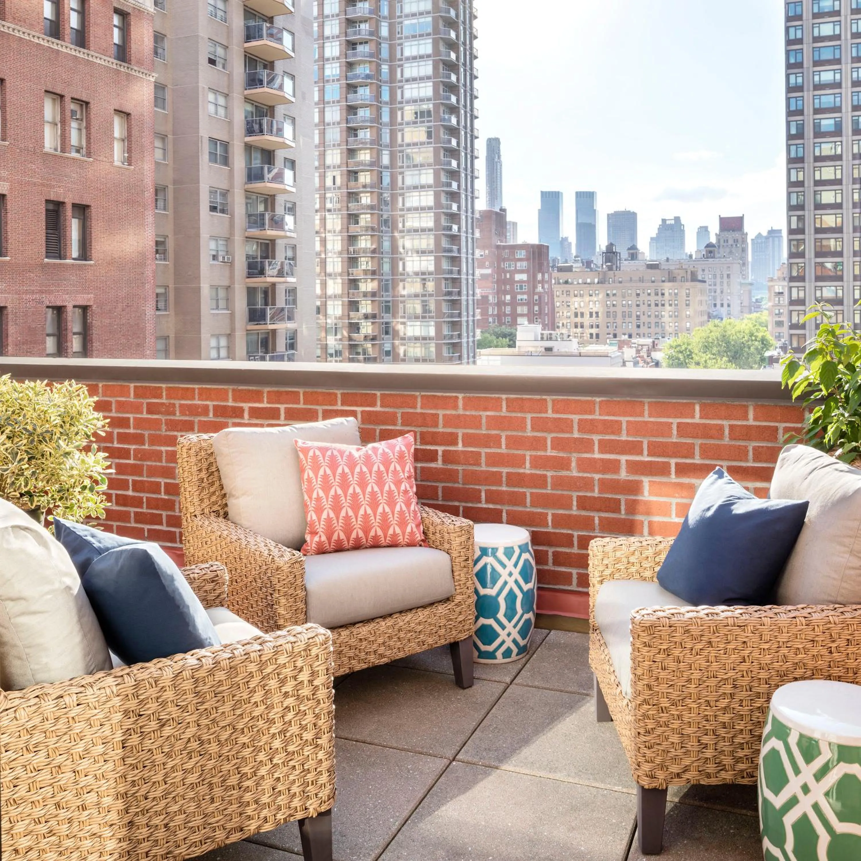 Balcony/Terrace in The Gardens Sonesta ES Suites New York