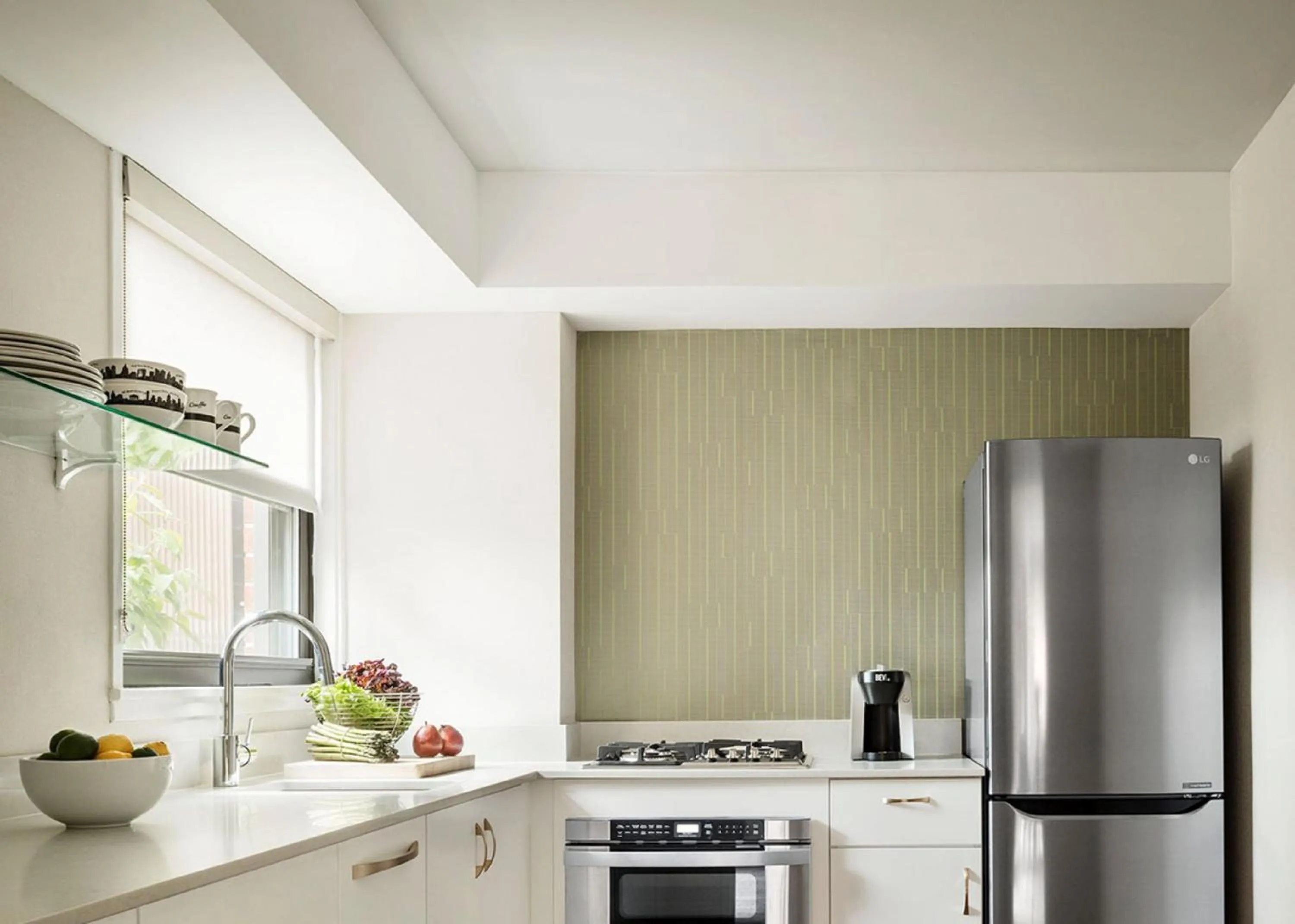 Kitchen or kitchenette in The Gardens Sonesta ES Suites New York