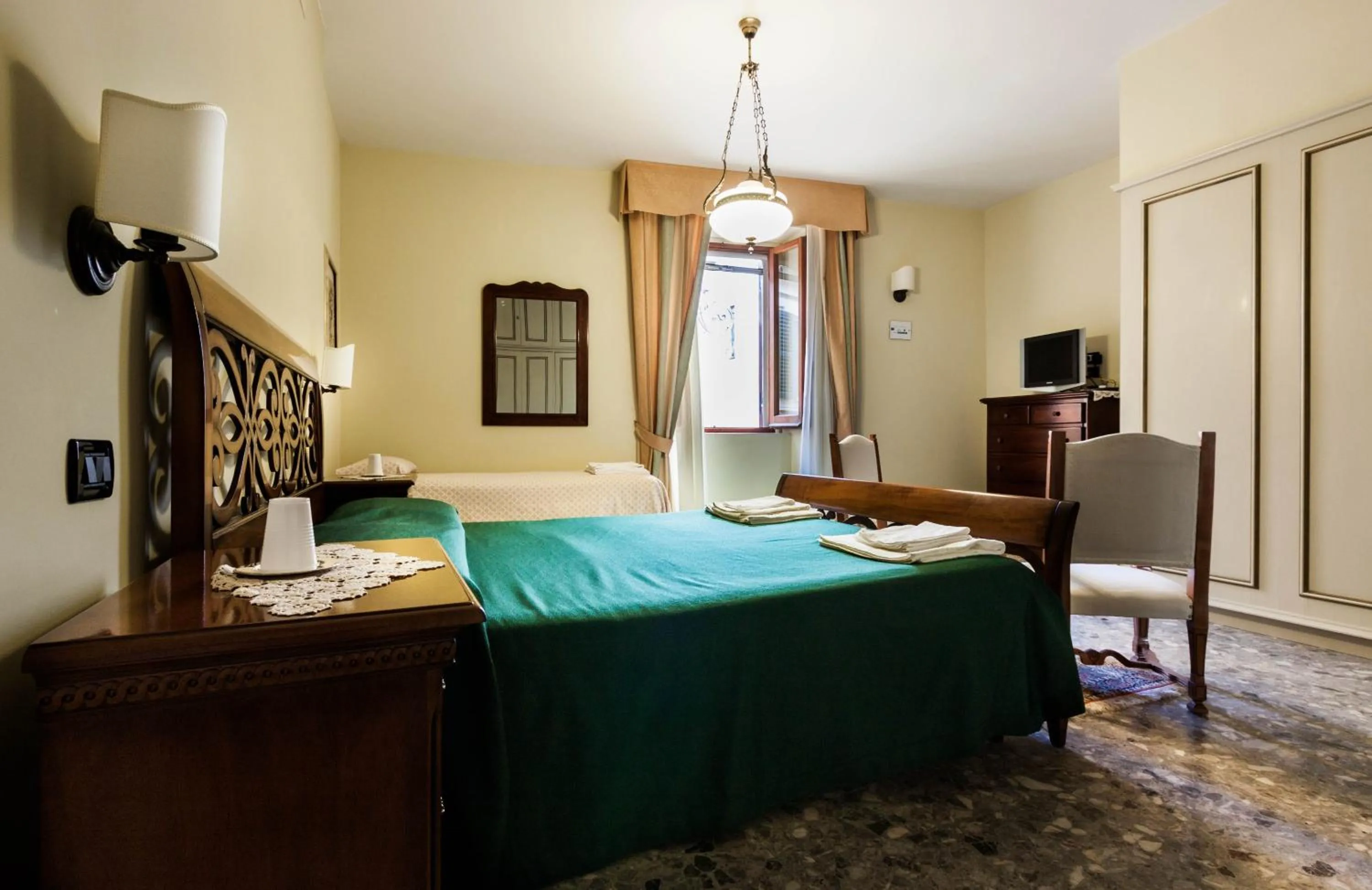 Quadruple Room with Private Bathroom - single occupancy in Dimora Antica Pianella