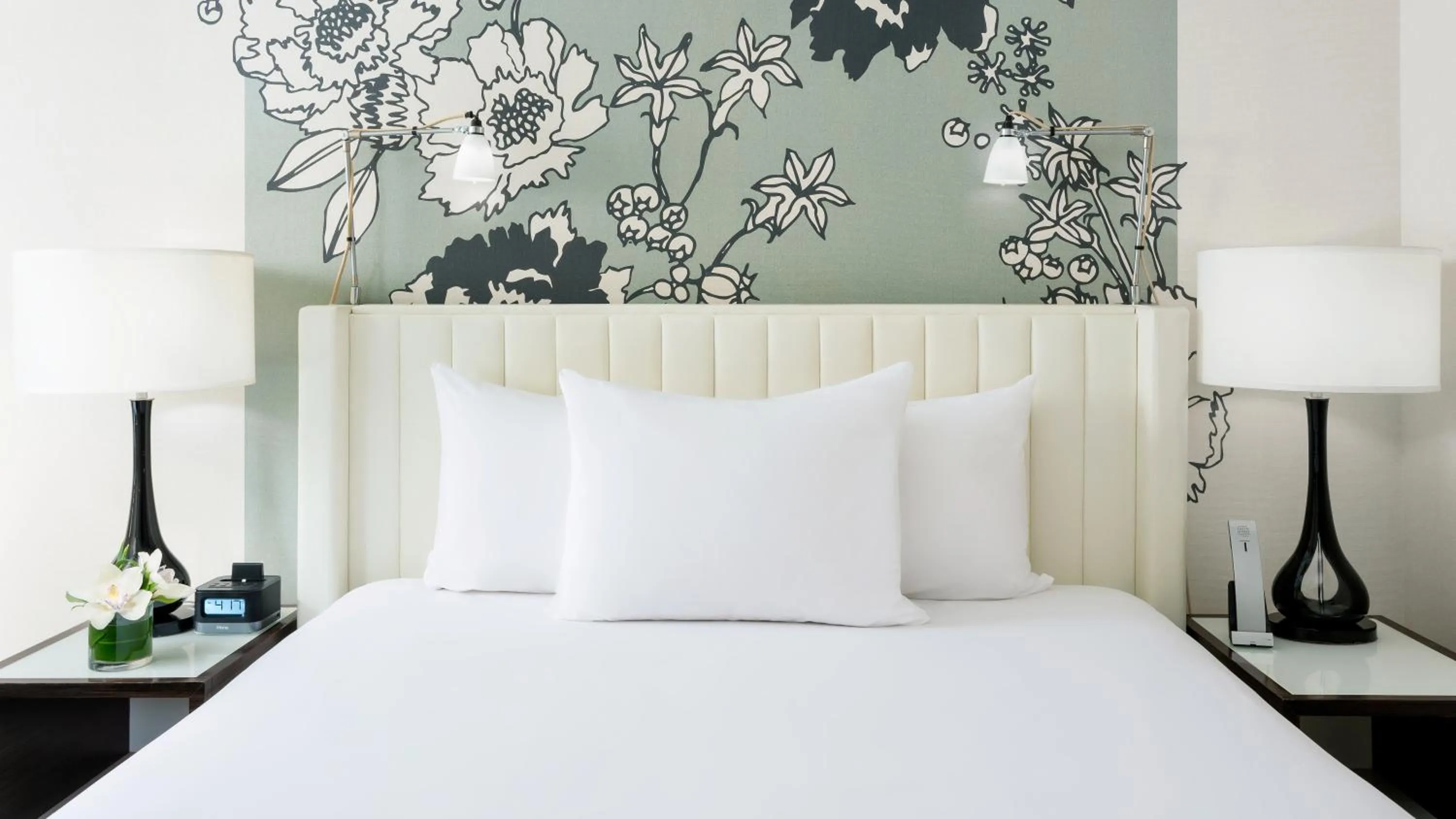 Bed in Manhattan NYC-an Affinia Hotel