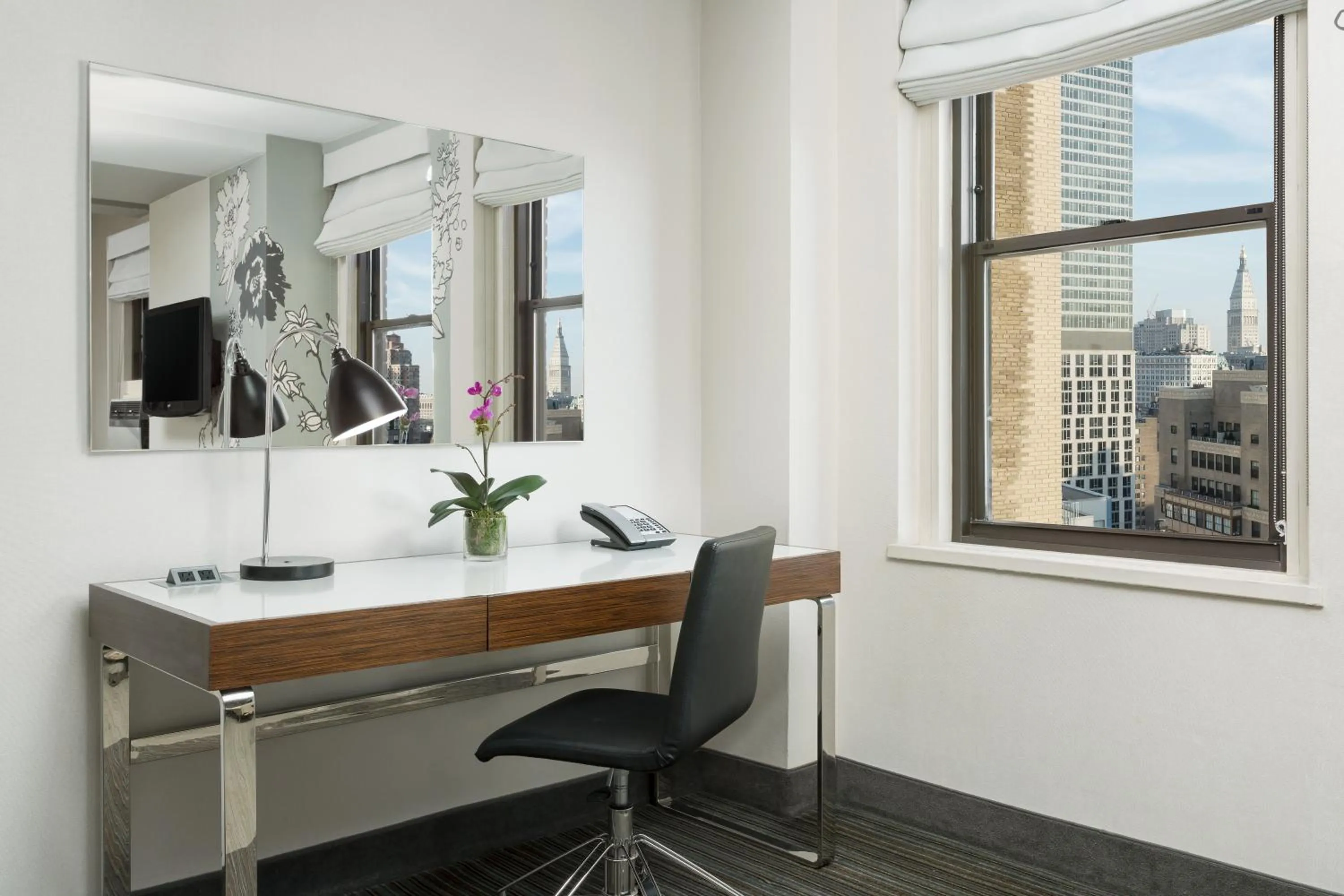 Photo of the whole room, Dining Area in Manhattan NYC-an Affinia Hotel