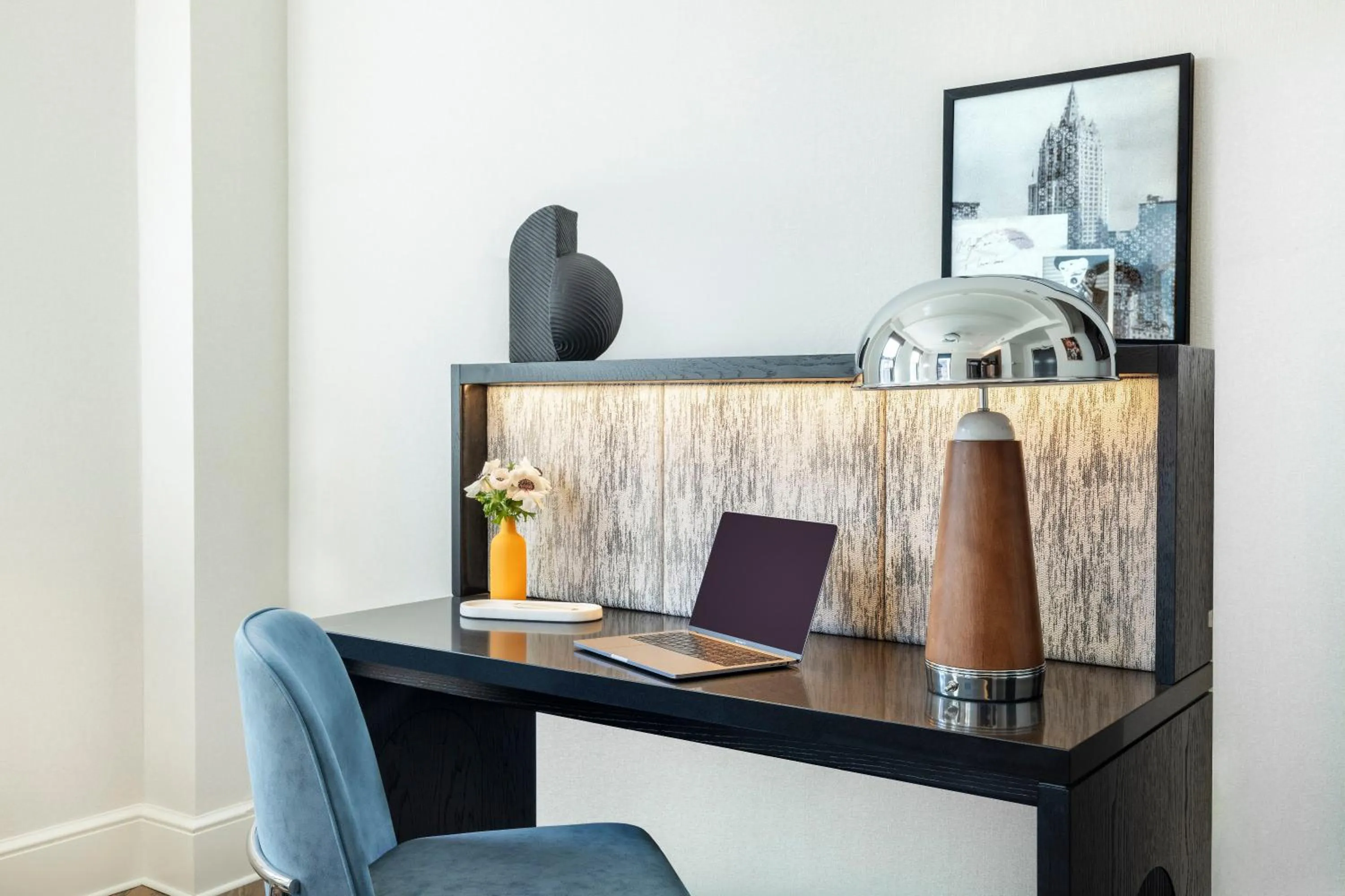 Living room in The Benjamin Royal Sonesta New York