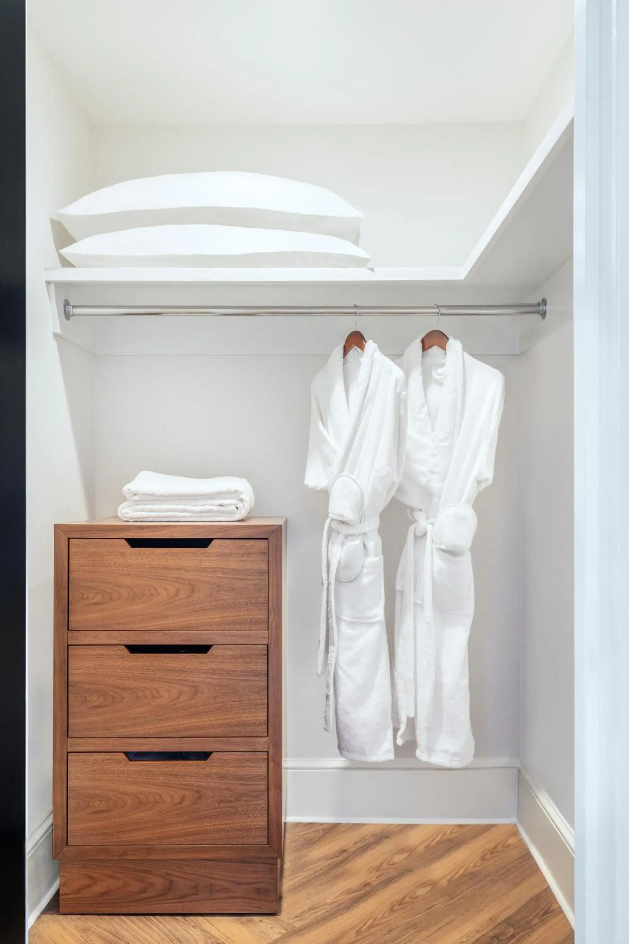 Queen Room in The Benjamin Royal Sonesta New York Queen Room in The Benjamin Royal Sonesta New York