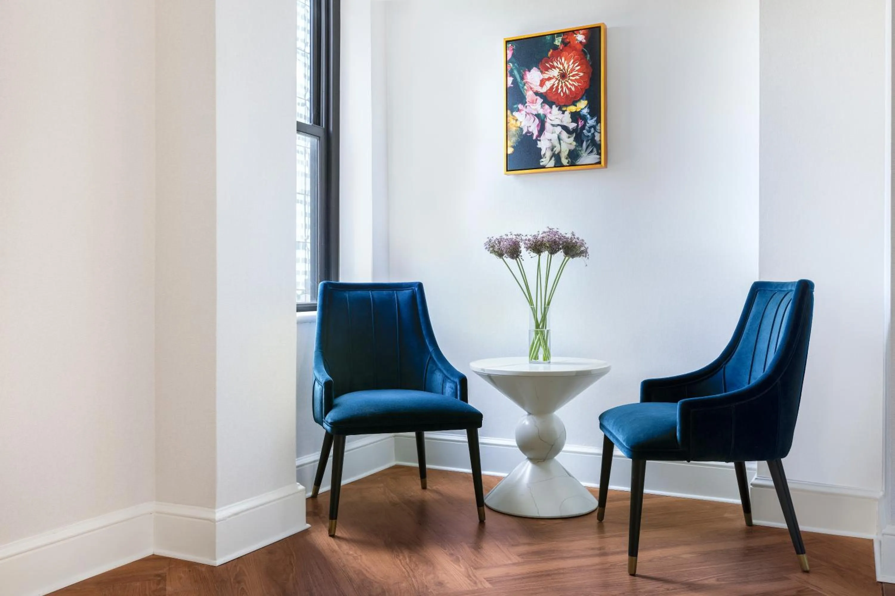 Living room in The Benjamin Royal Sonesta New York