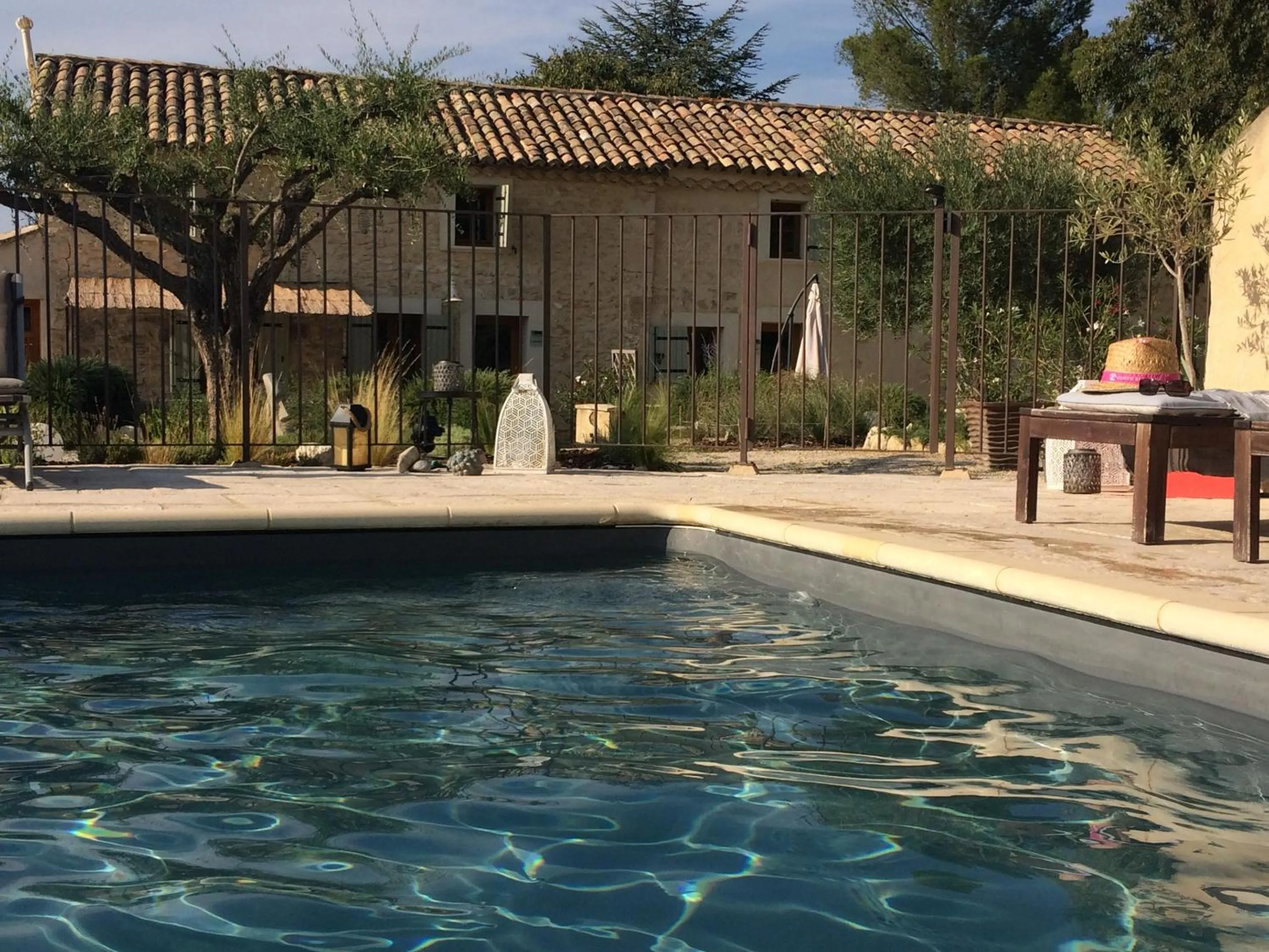 Pool view in Le Mas de la Javone