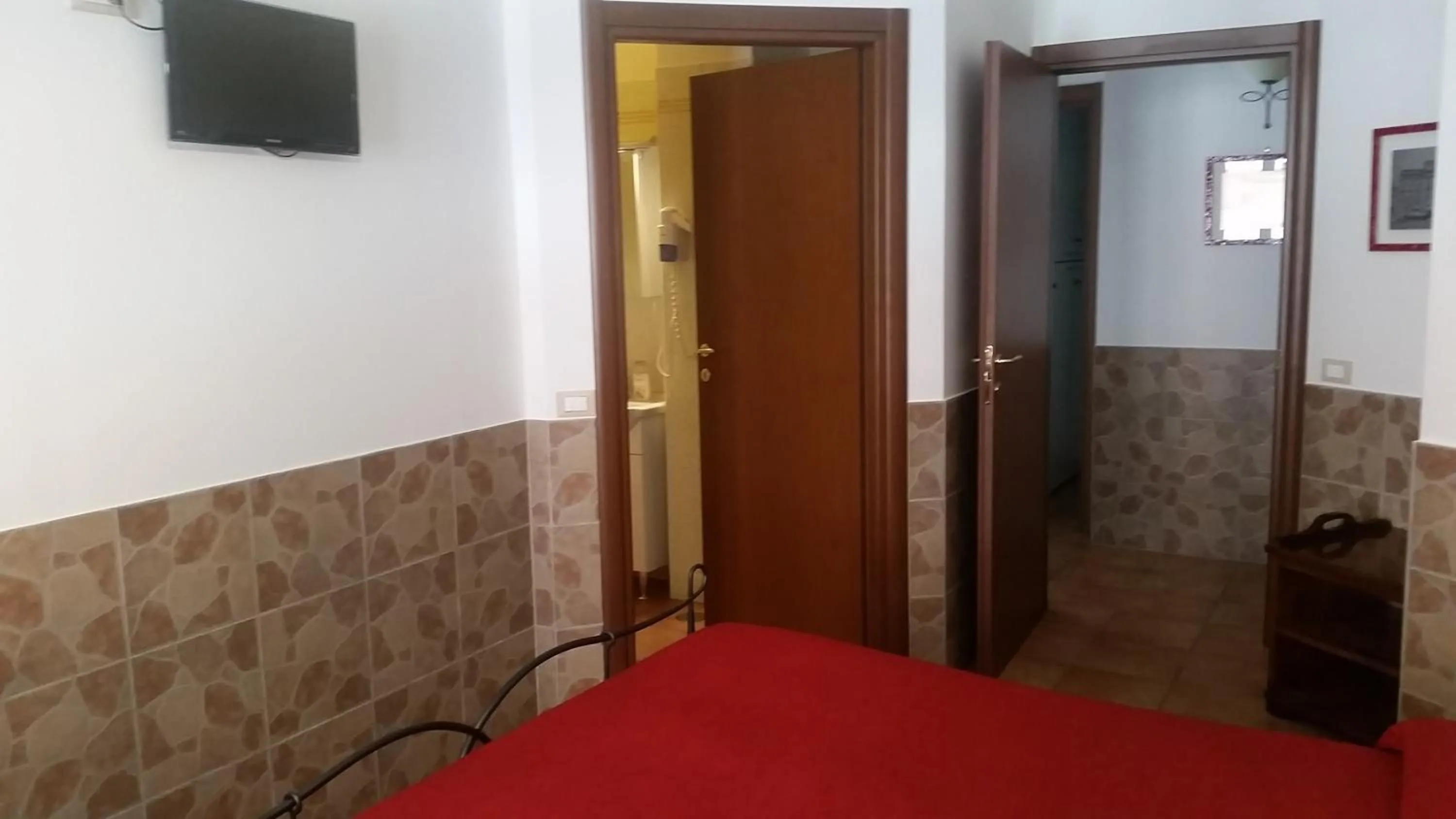 Photo of the whole room, Bed in Vecchia Roma Resort