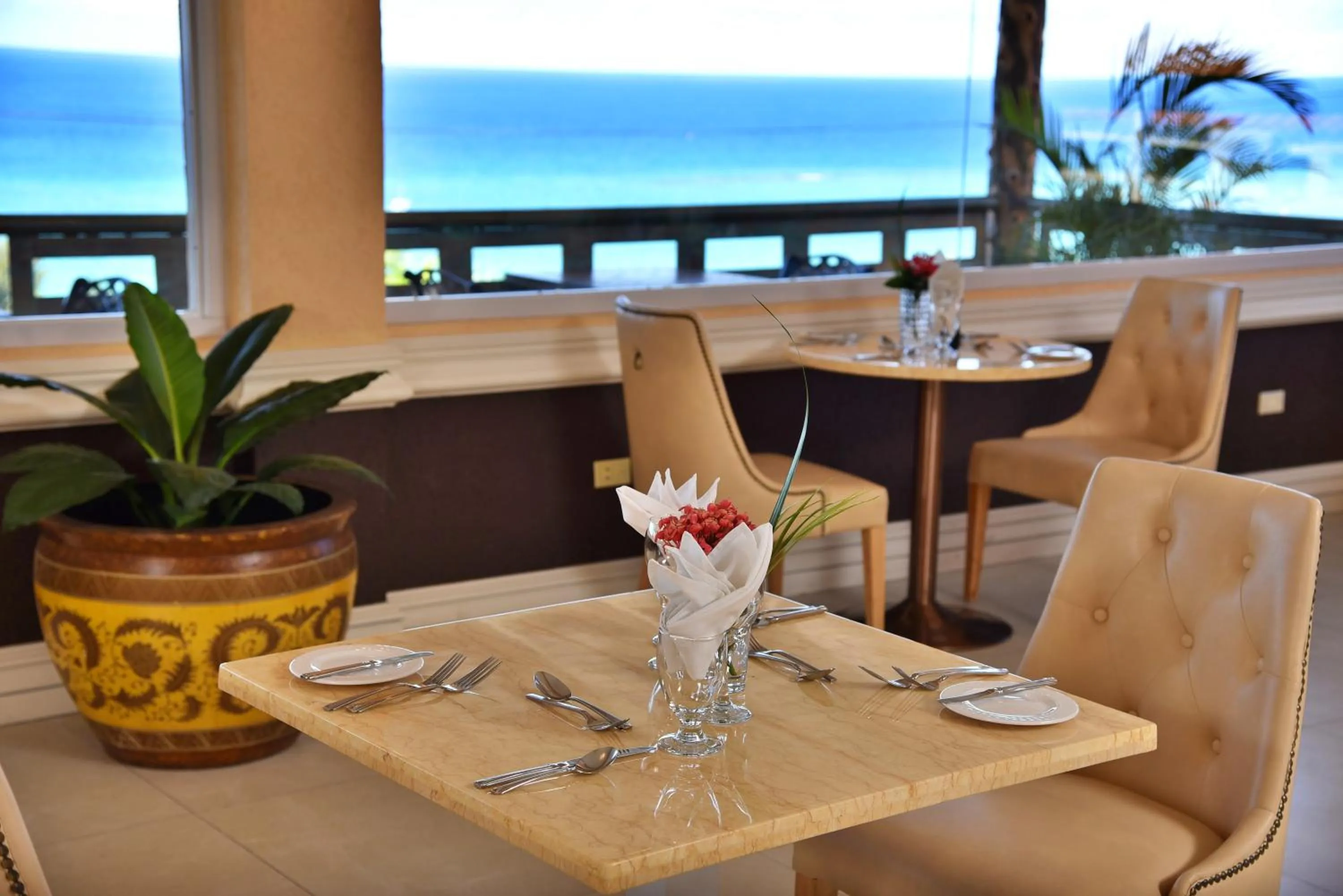 Restaurant/places to eat in Hotel Grand A View