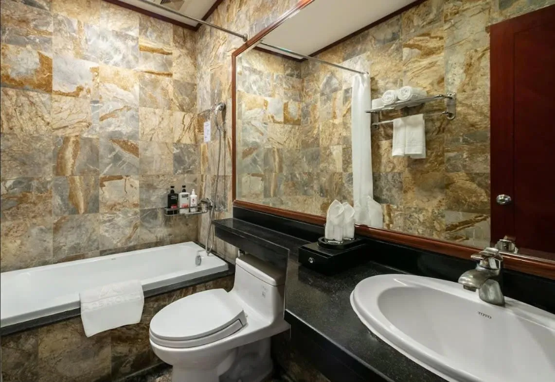 Toilet in A25 Hotel - 221 Bạch Mai