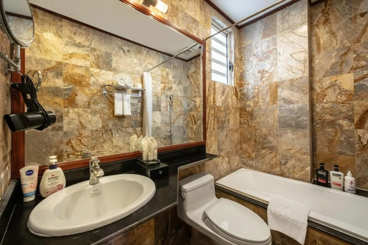 Toilet in A25 Hotel - 221 Bạch Mai