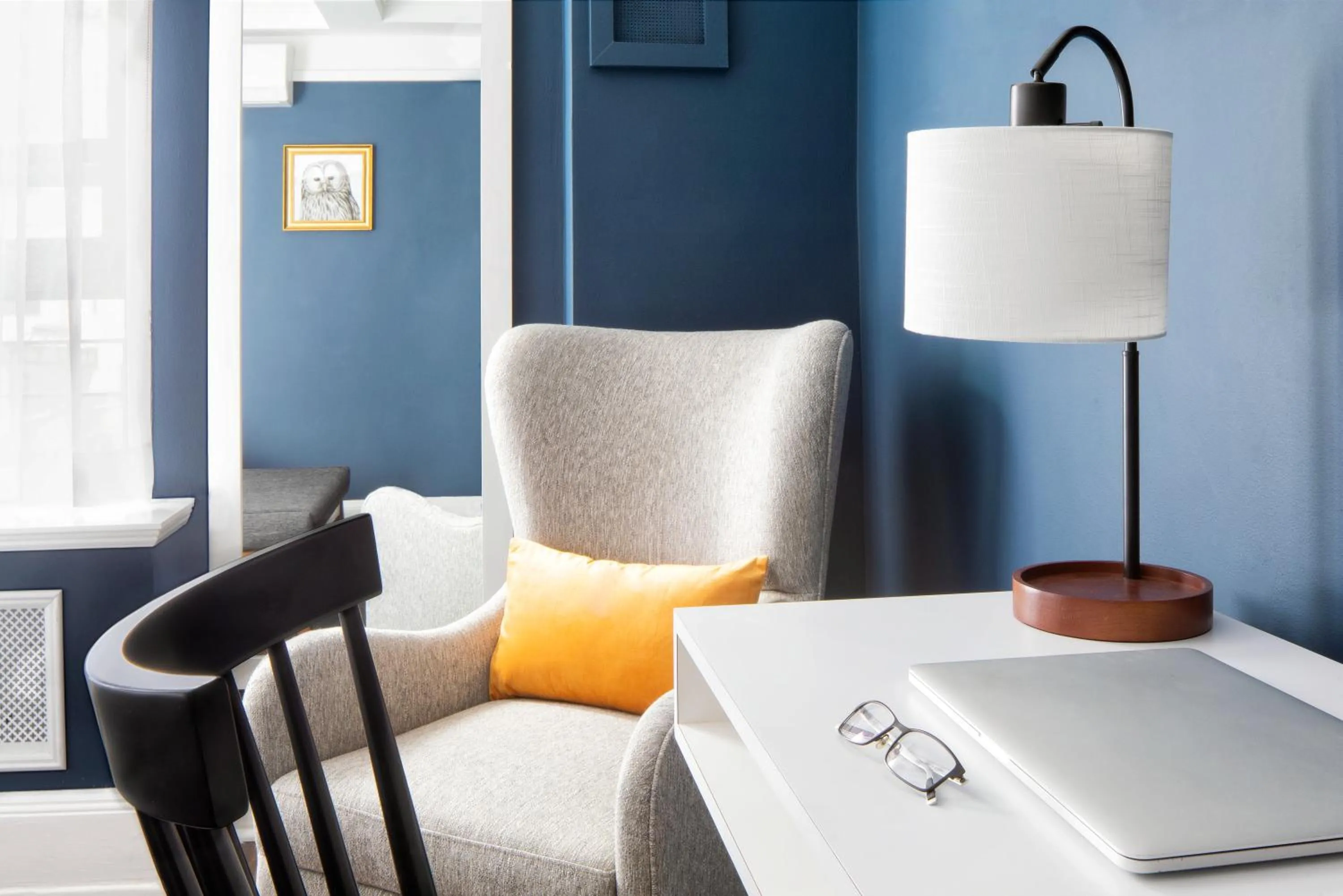 Seating area in voco The Franklin New York by IHG