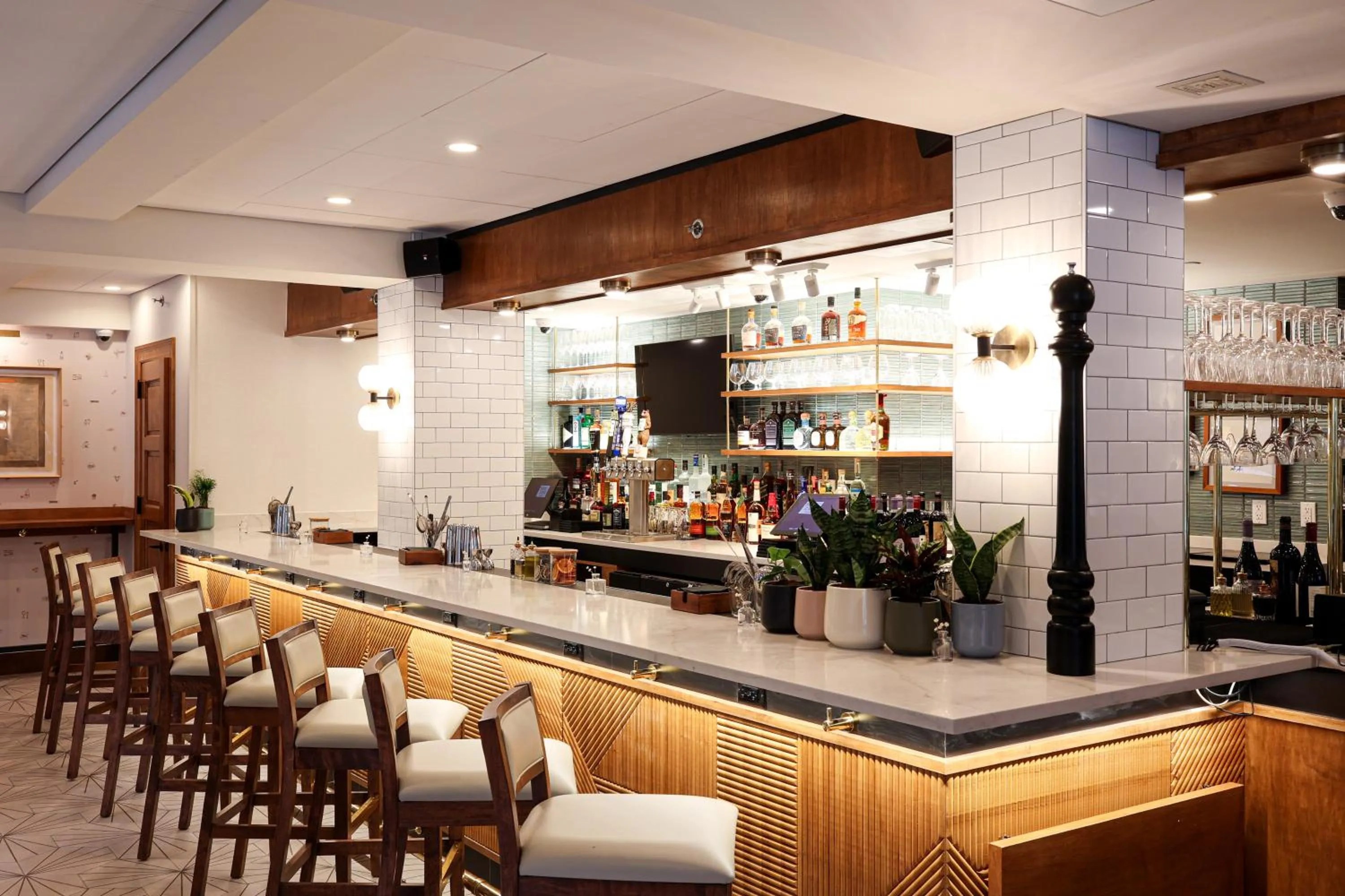 Restaurant/places to eat in The Shelburne Sonesta New York