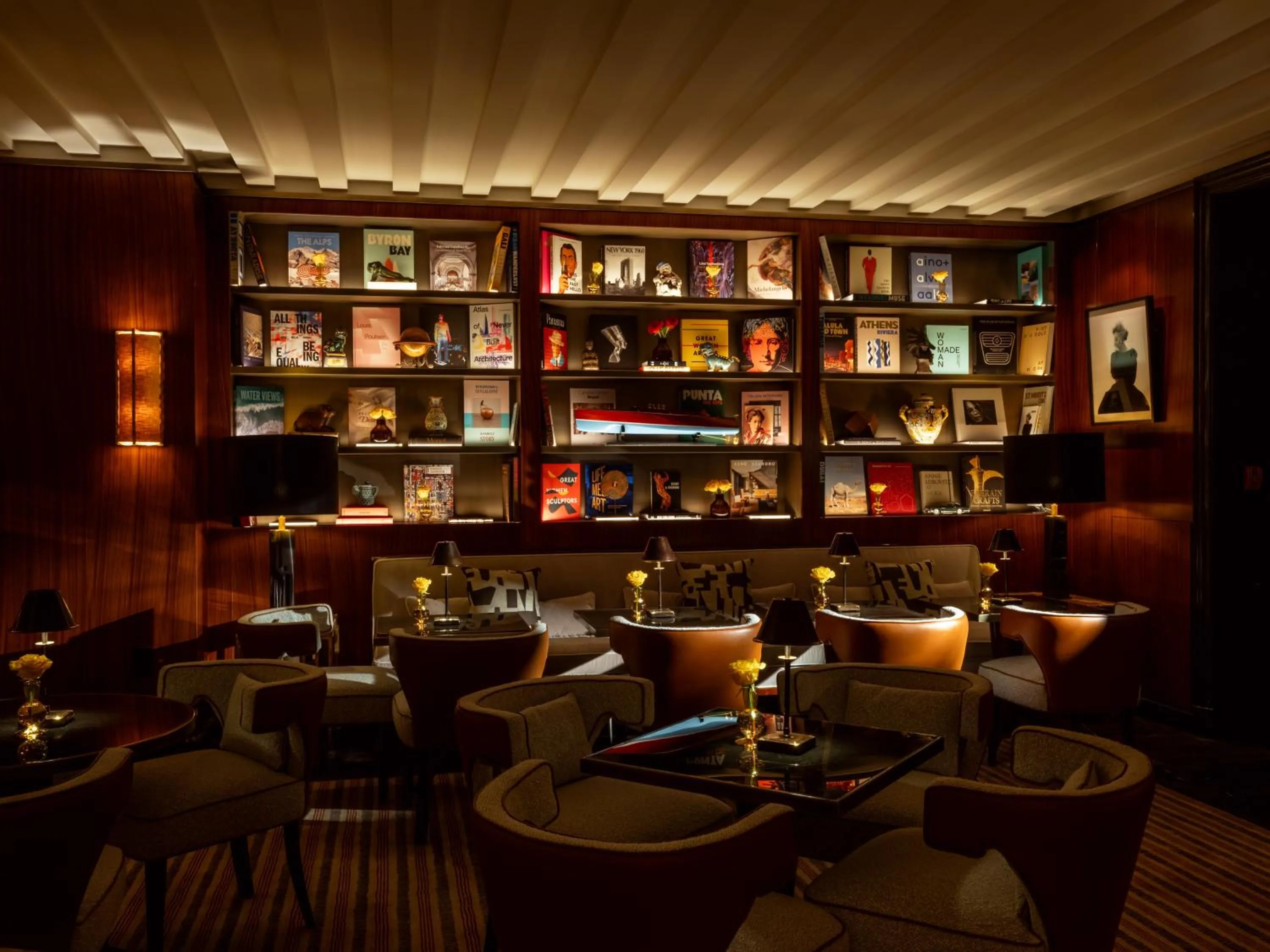 Lounge or bar in The Surrey, A Corinthia Hotel