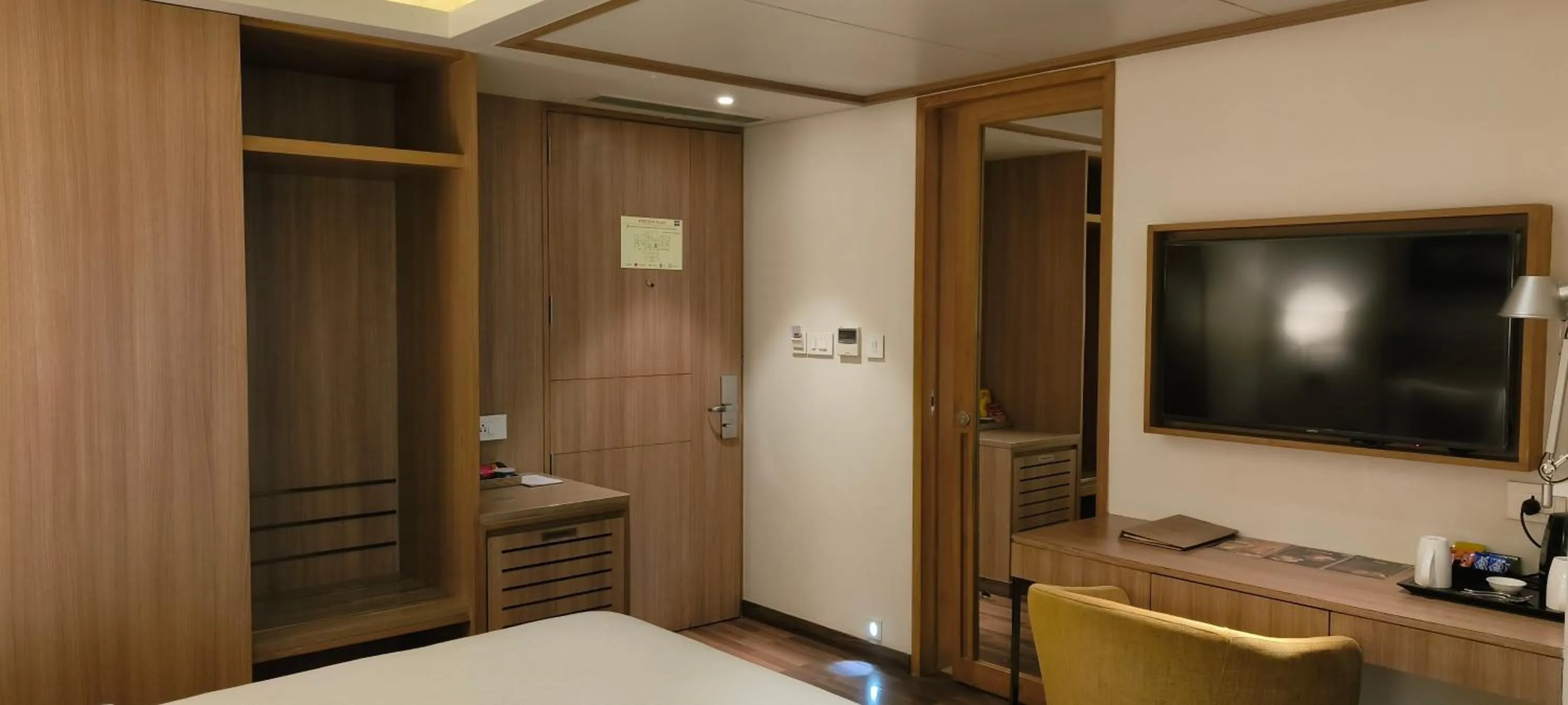 Bedroom, Bed in Royal Hometel Suites