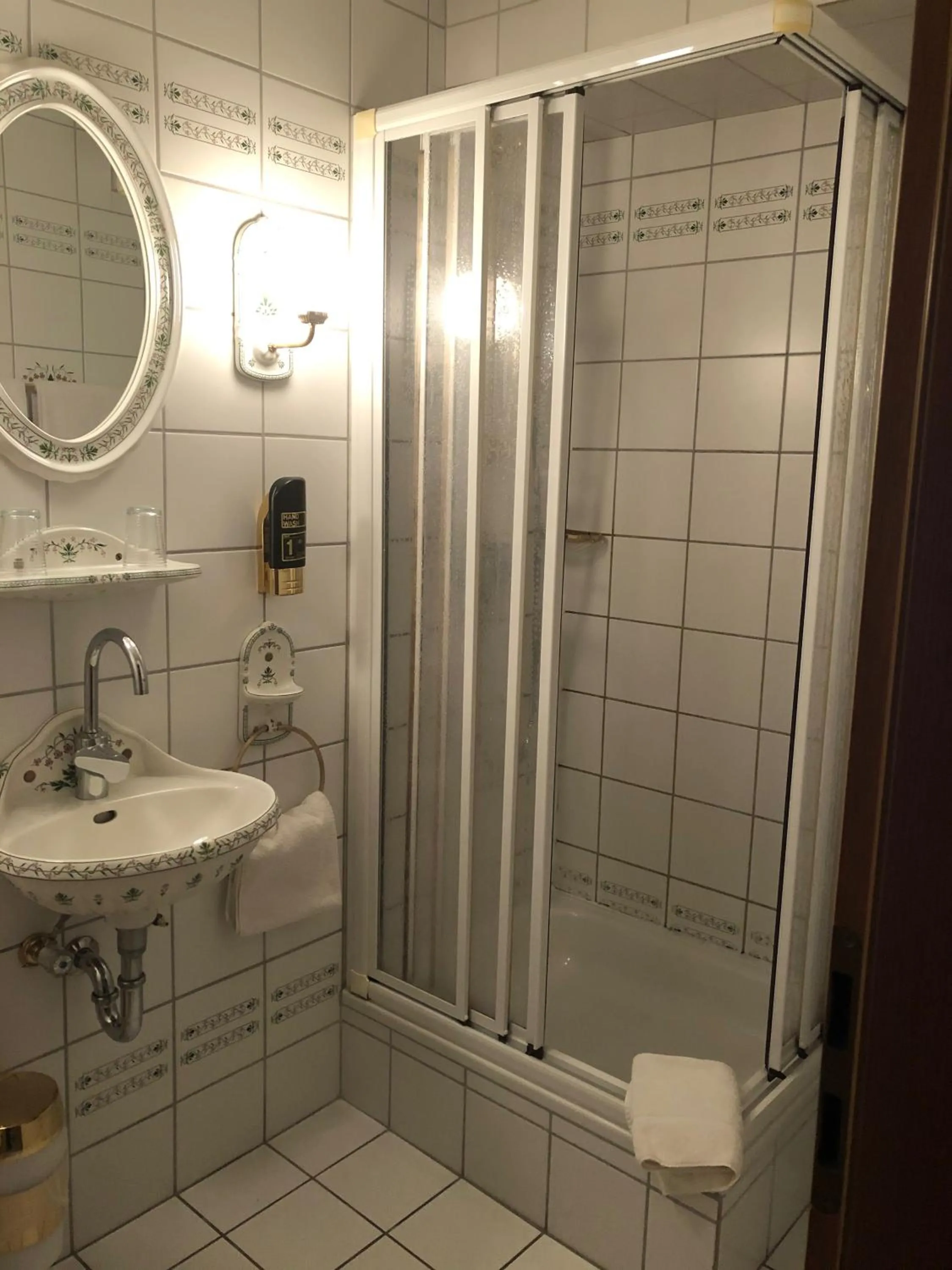 Shower in Hostaria del Castello