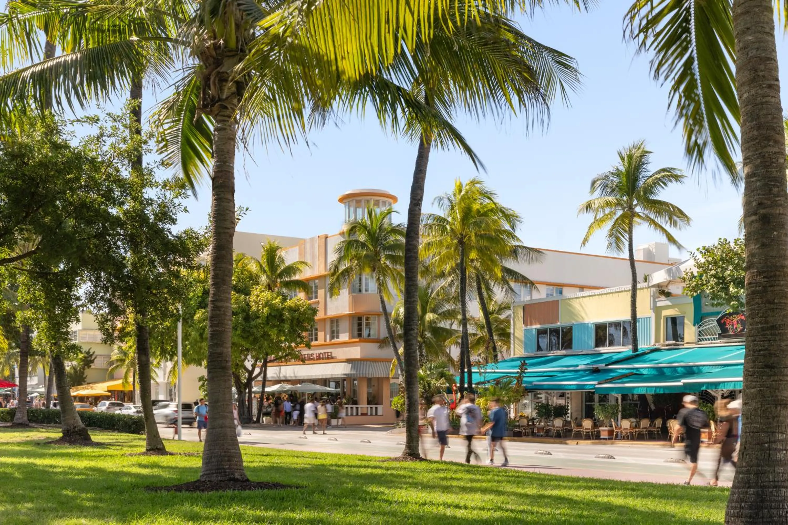 Property building in Waldorf Towers South Beach