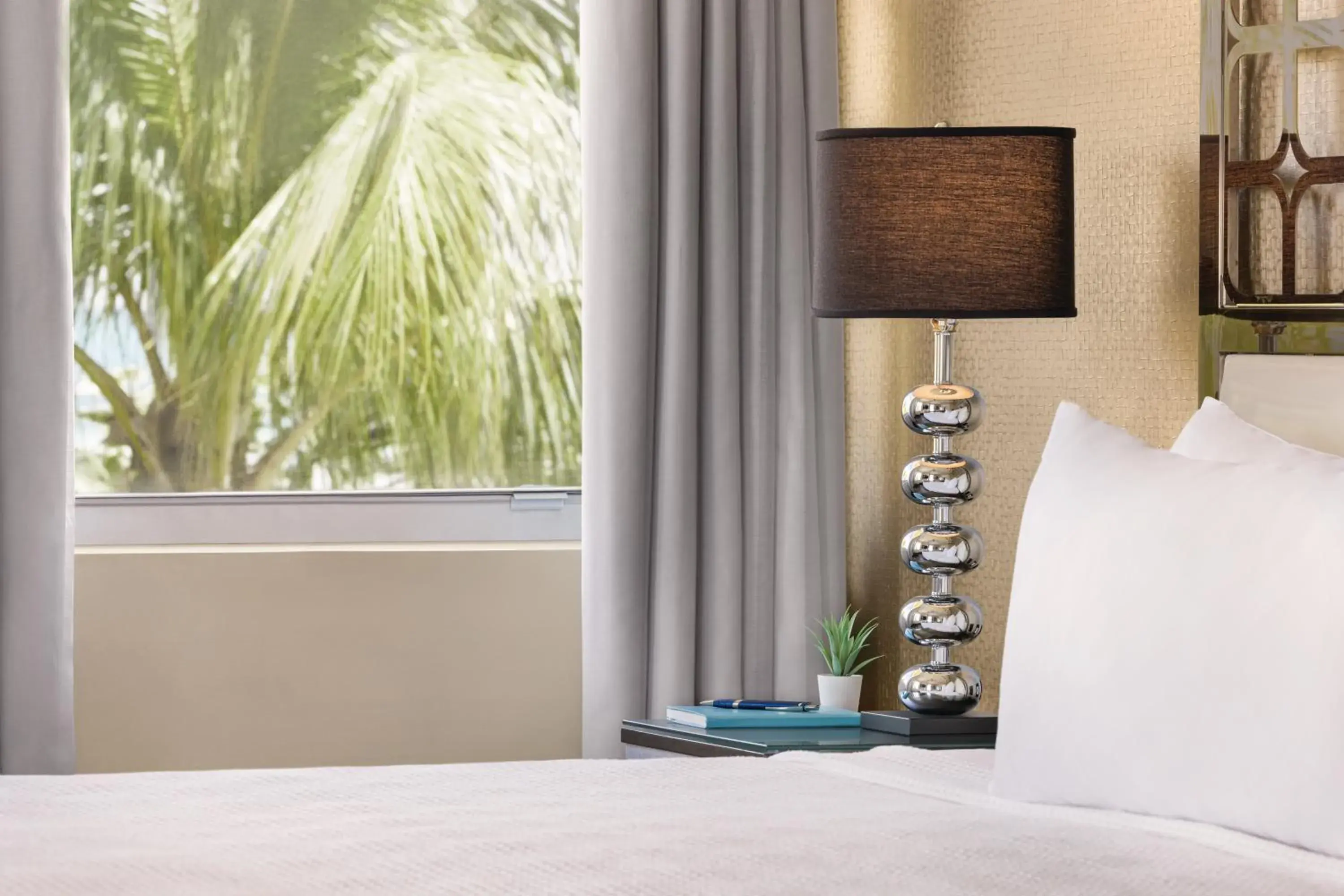 Standard Twin Room in Waldorf Towers South Beach Standard Twin Room in Waldorf Towers South Beach