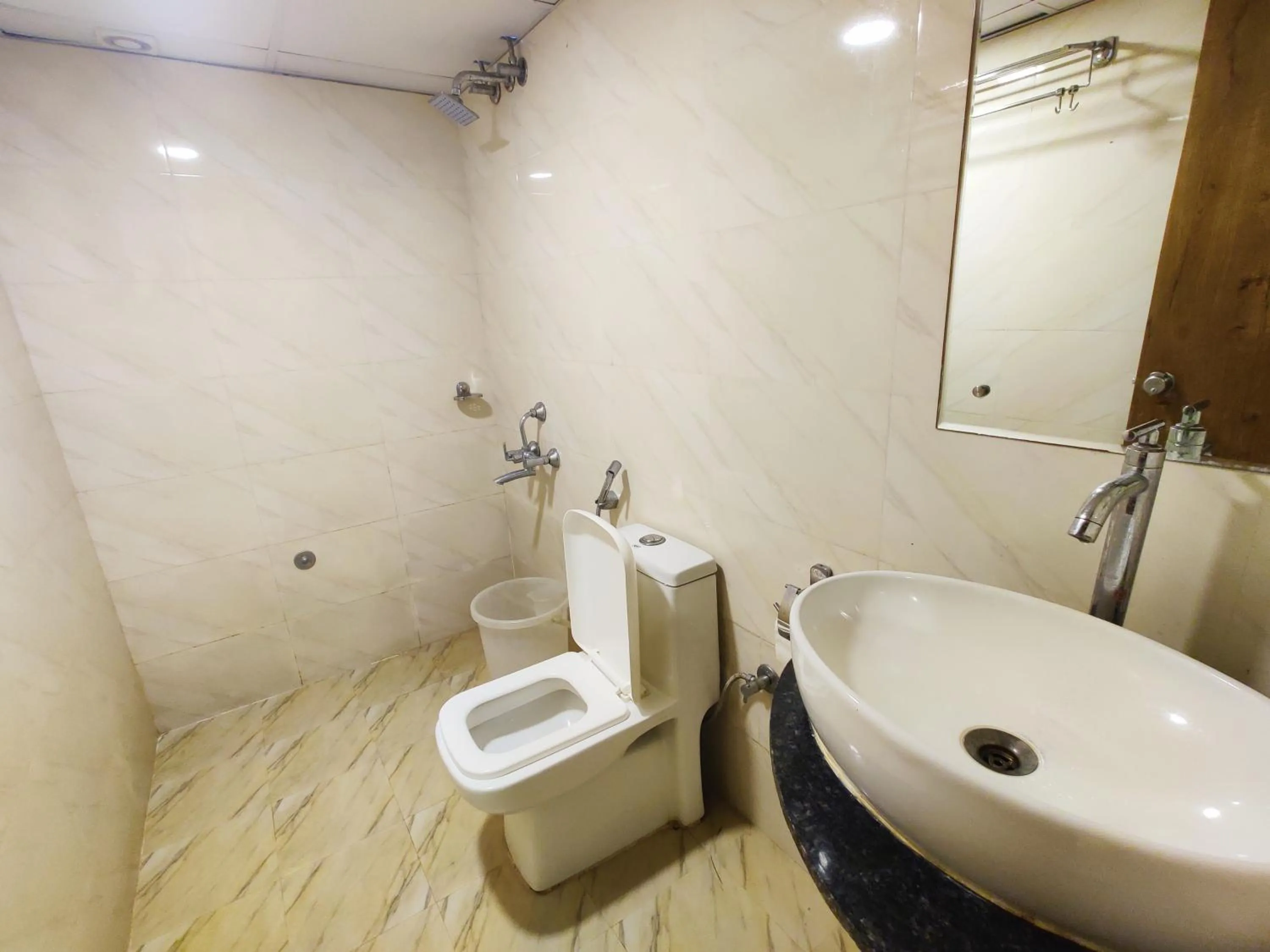 Bathroom in Hotel Airport City