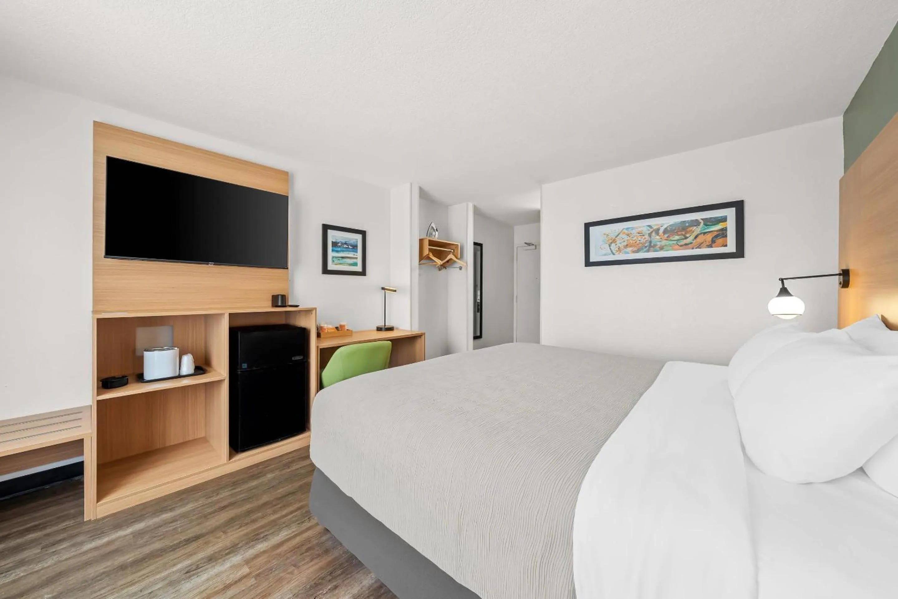 Bedroom, Bed in Quality Inn Orlando Near International Drive