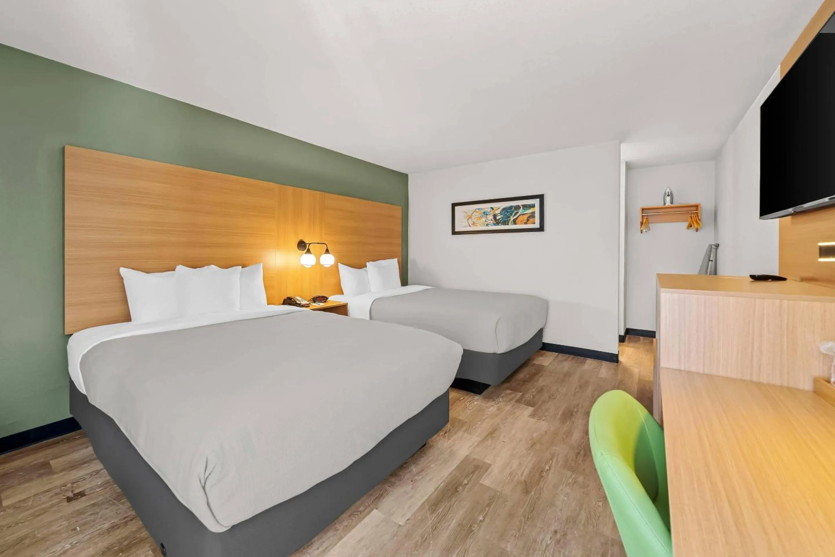 Bedroom, Bed in Quality Inn Orlando Near International Drive