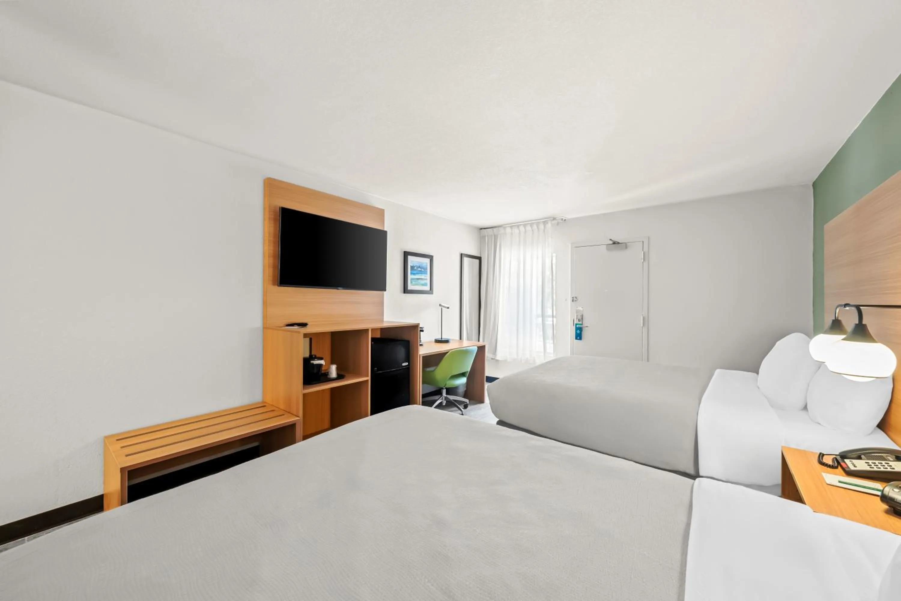 Bedroom, Bed in Quality Inn Orlando Near International Drive