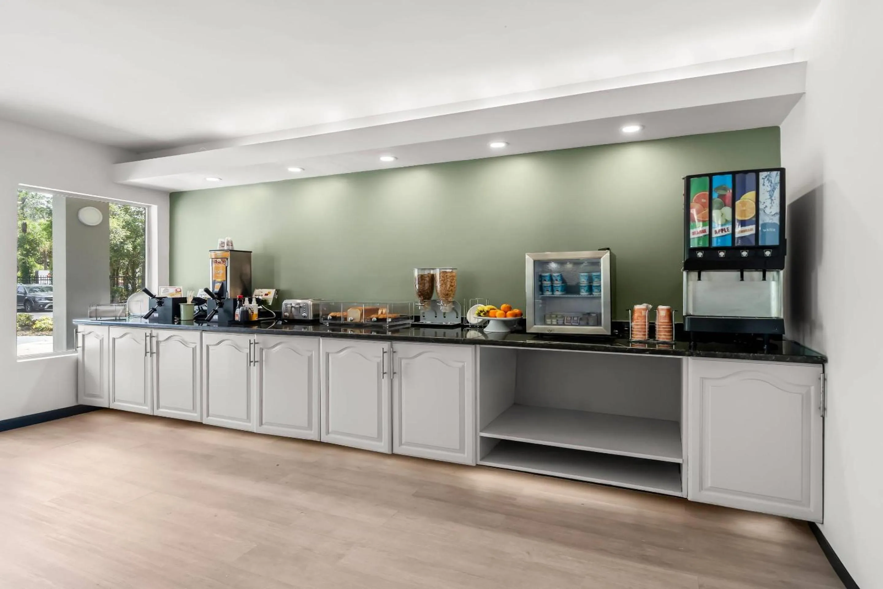 Breakfast in Quality Inn Orlando Near International Drive