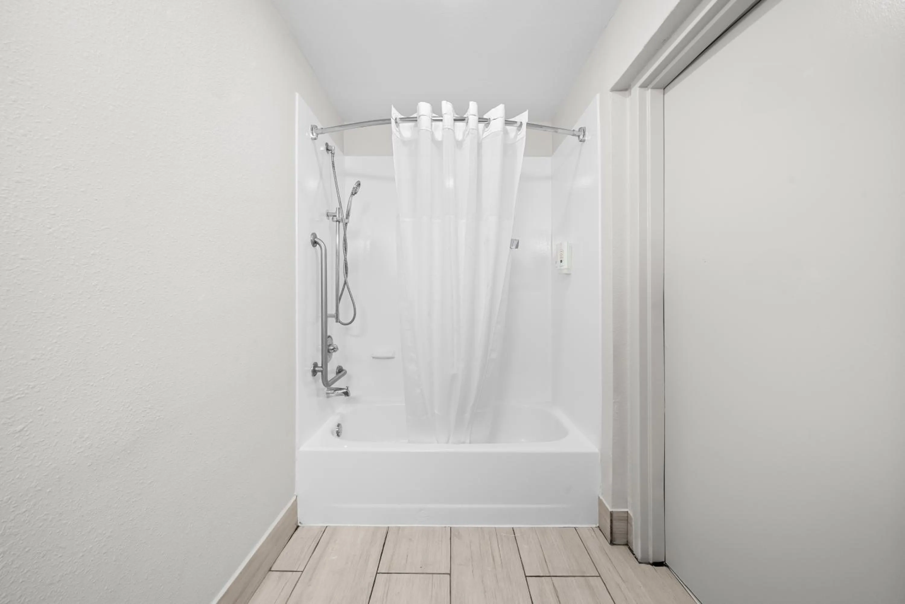 Bathroom in Quality Inn Orlando Near International Drive