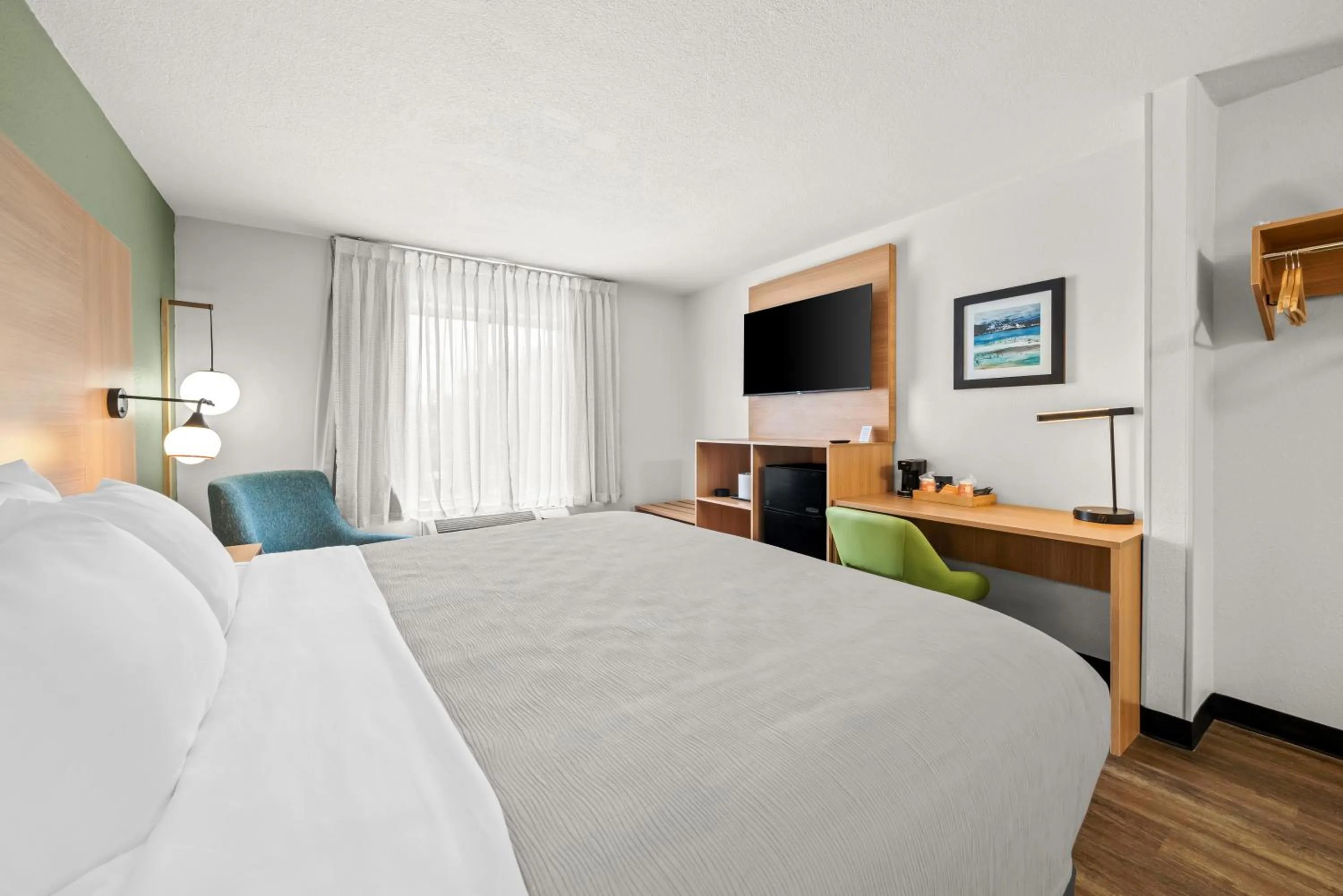 Bedroom, Bed in Quality Inn Orlando Near International Drive