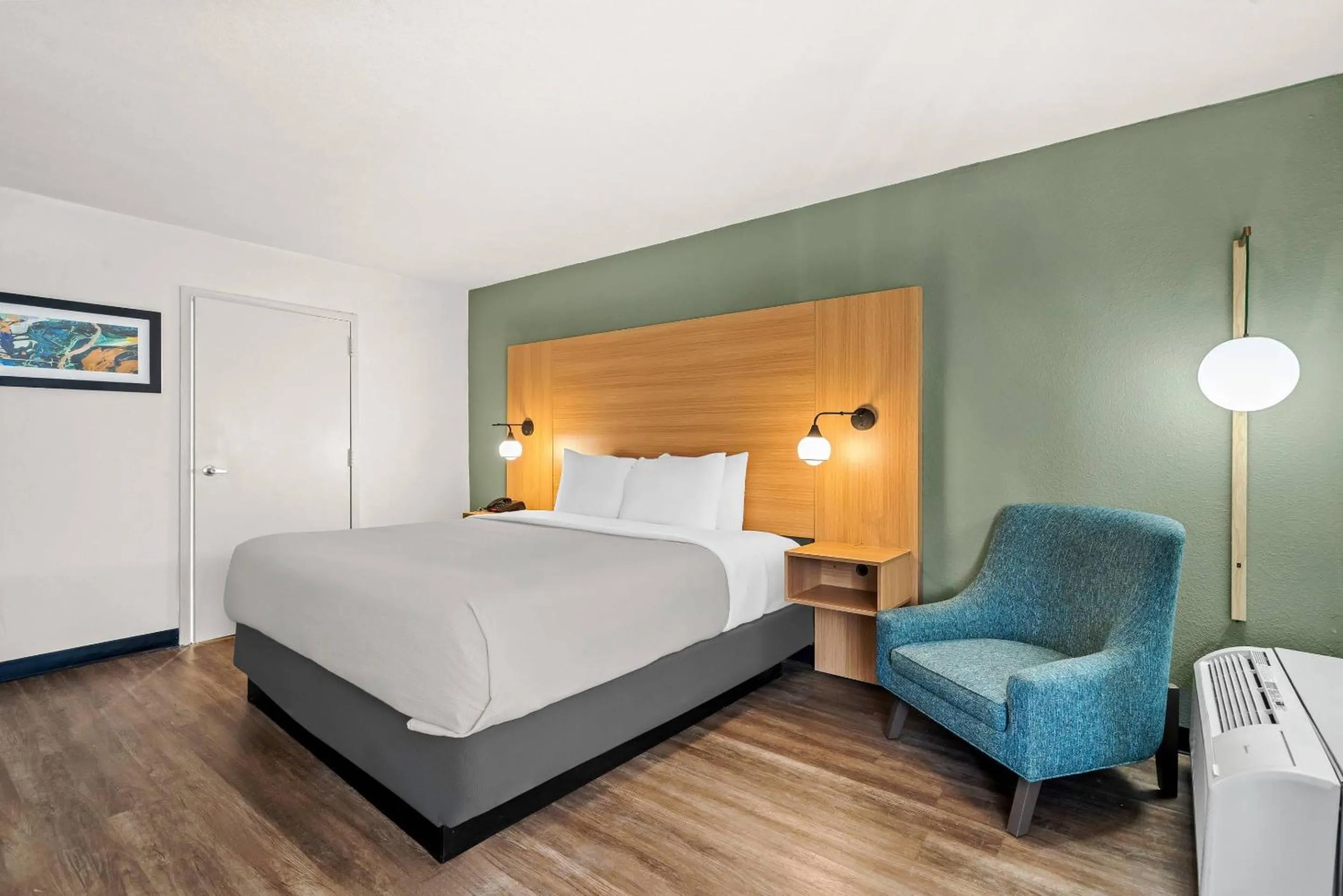 Bedroom, Bed in Quality Inn Orlando Near International Drive