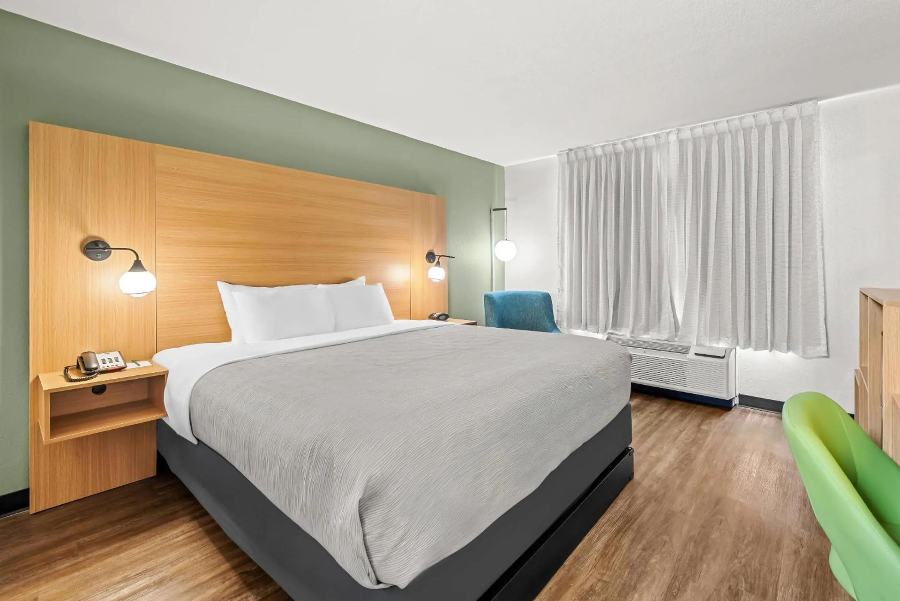 Bedroom, Bed in Quality Inn Orlando Near International Drive