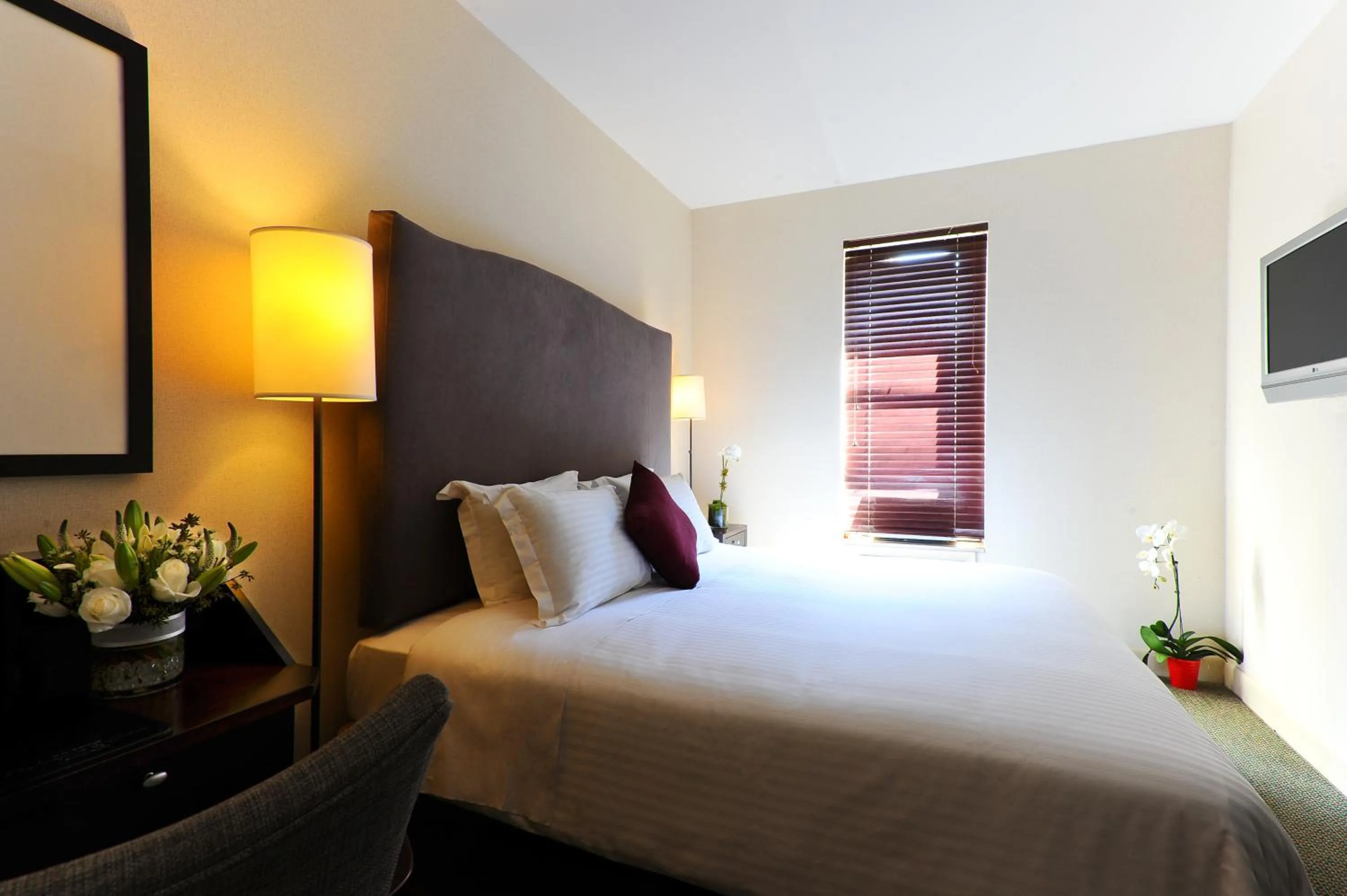 Bed in Washington Jefferson Hotel - Times Square North