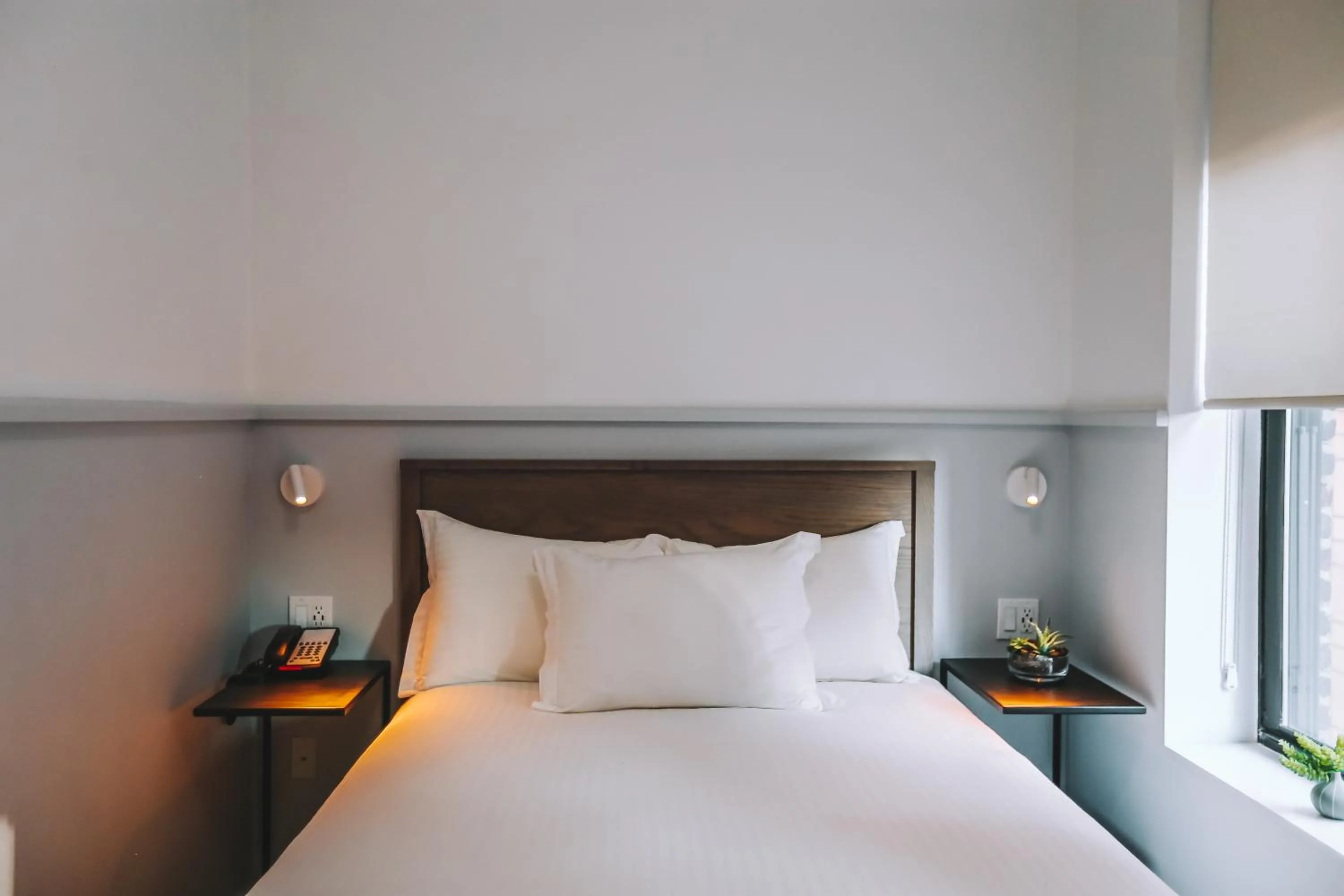 Bedroom in Washington Jefferson Hotel - Times Square North