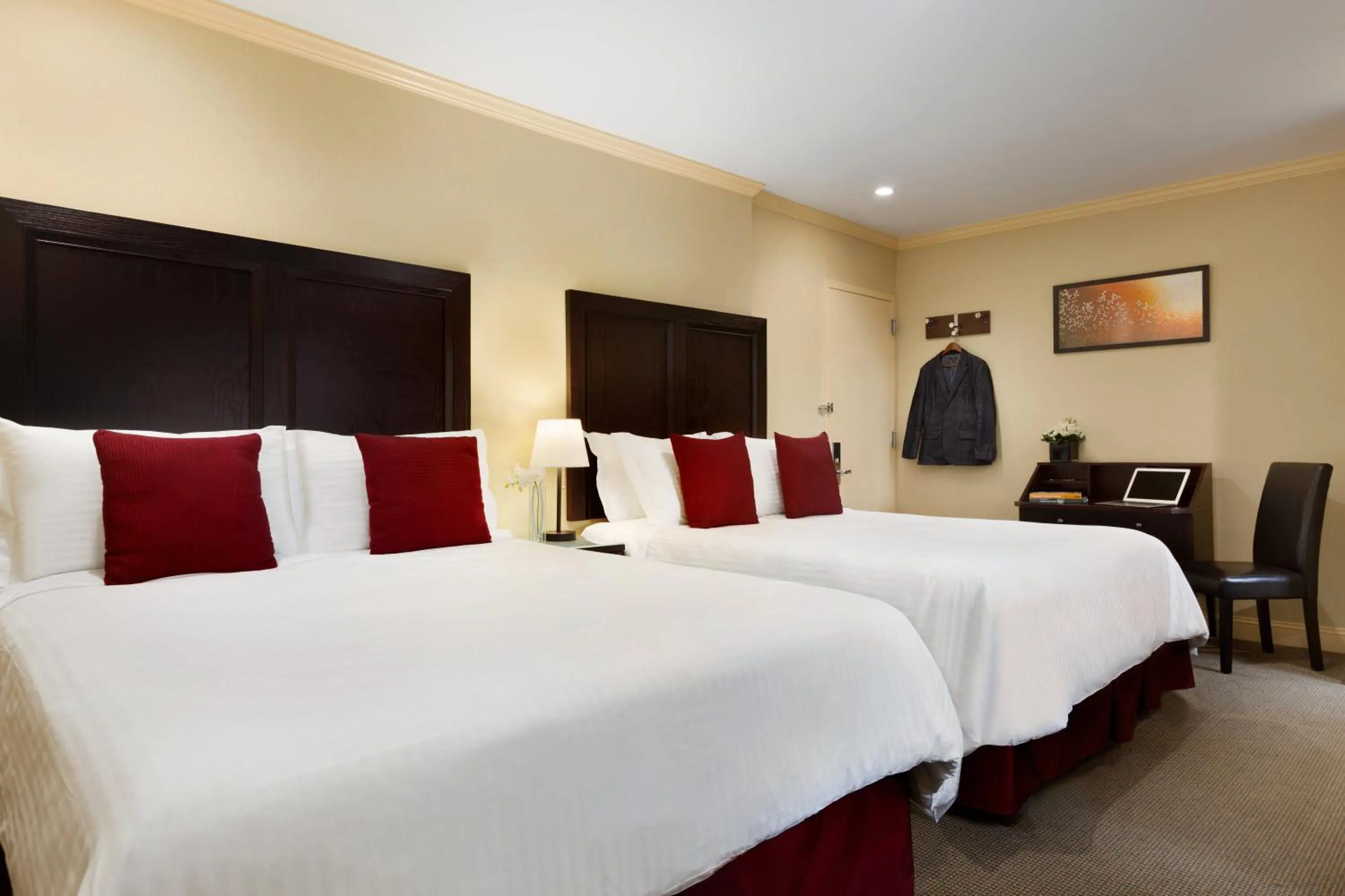 Bed in Washington Jefferson Hotel - Times Square North