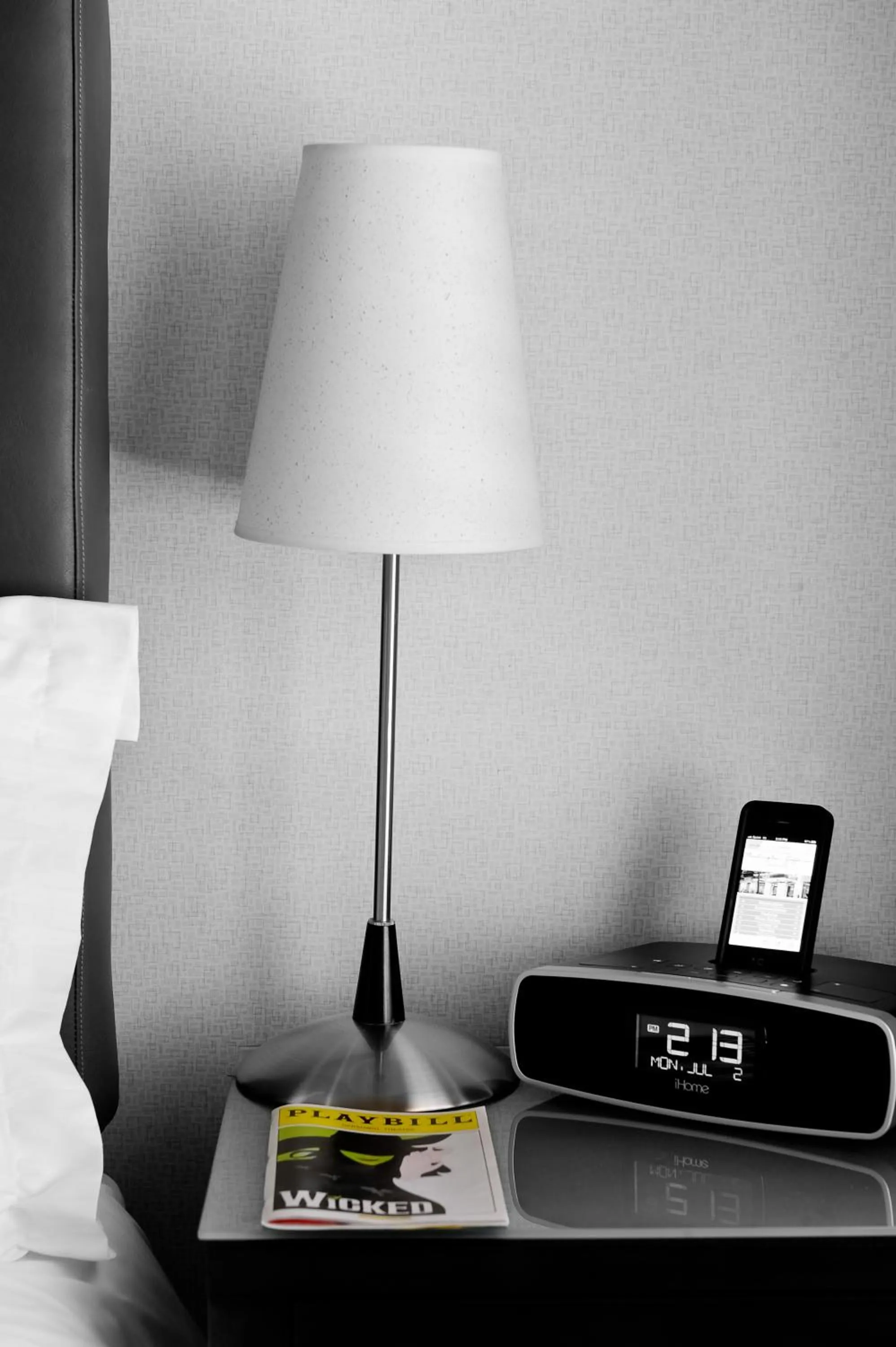 Bed, TV/Entertainment Center in Washington Jefferson Hotel - Times Square North