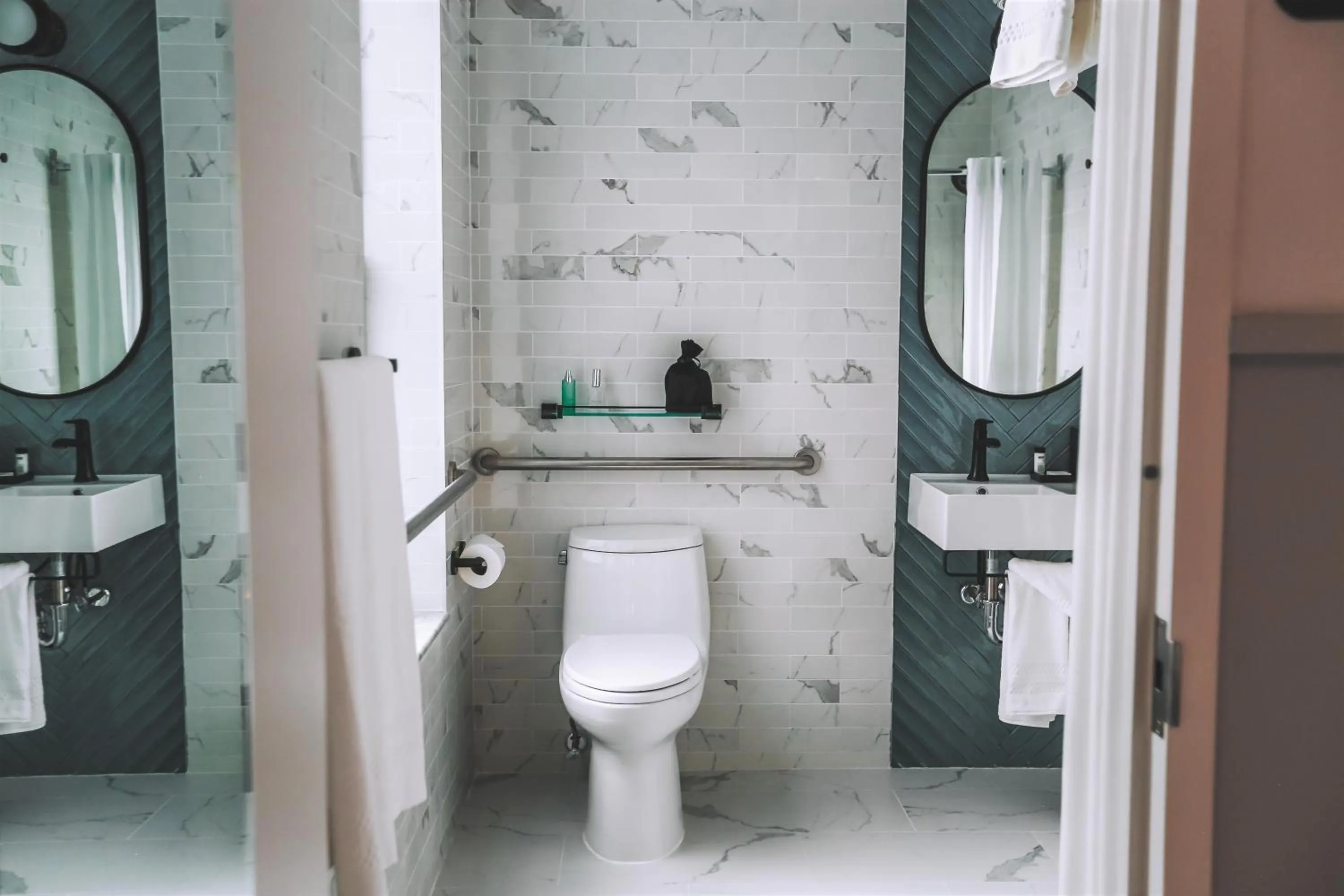 Bathroom in Washington Jefferson Hotel - Times Square North
