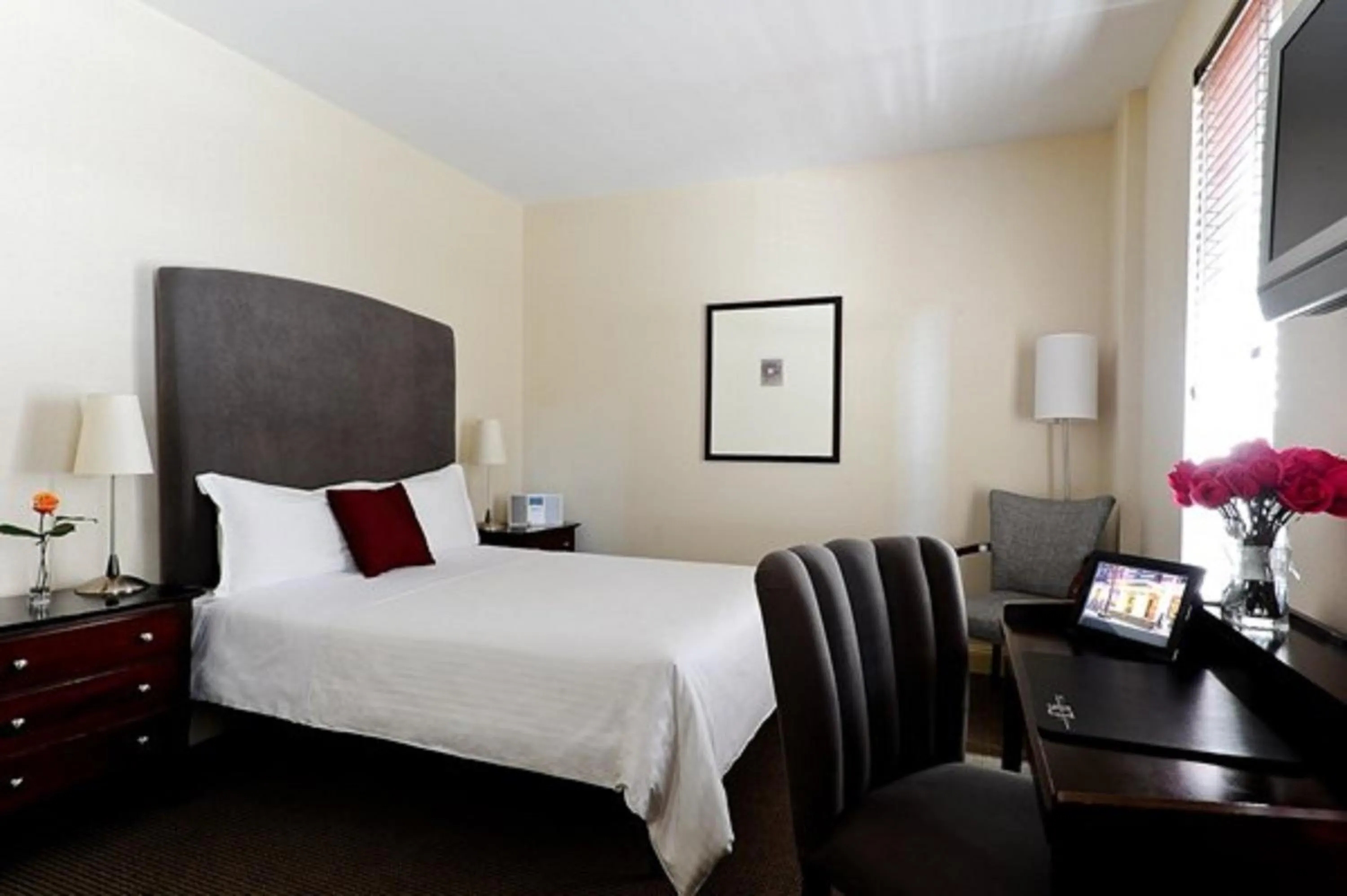 Bed in Washington Jefferson Hotel - Times Square North