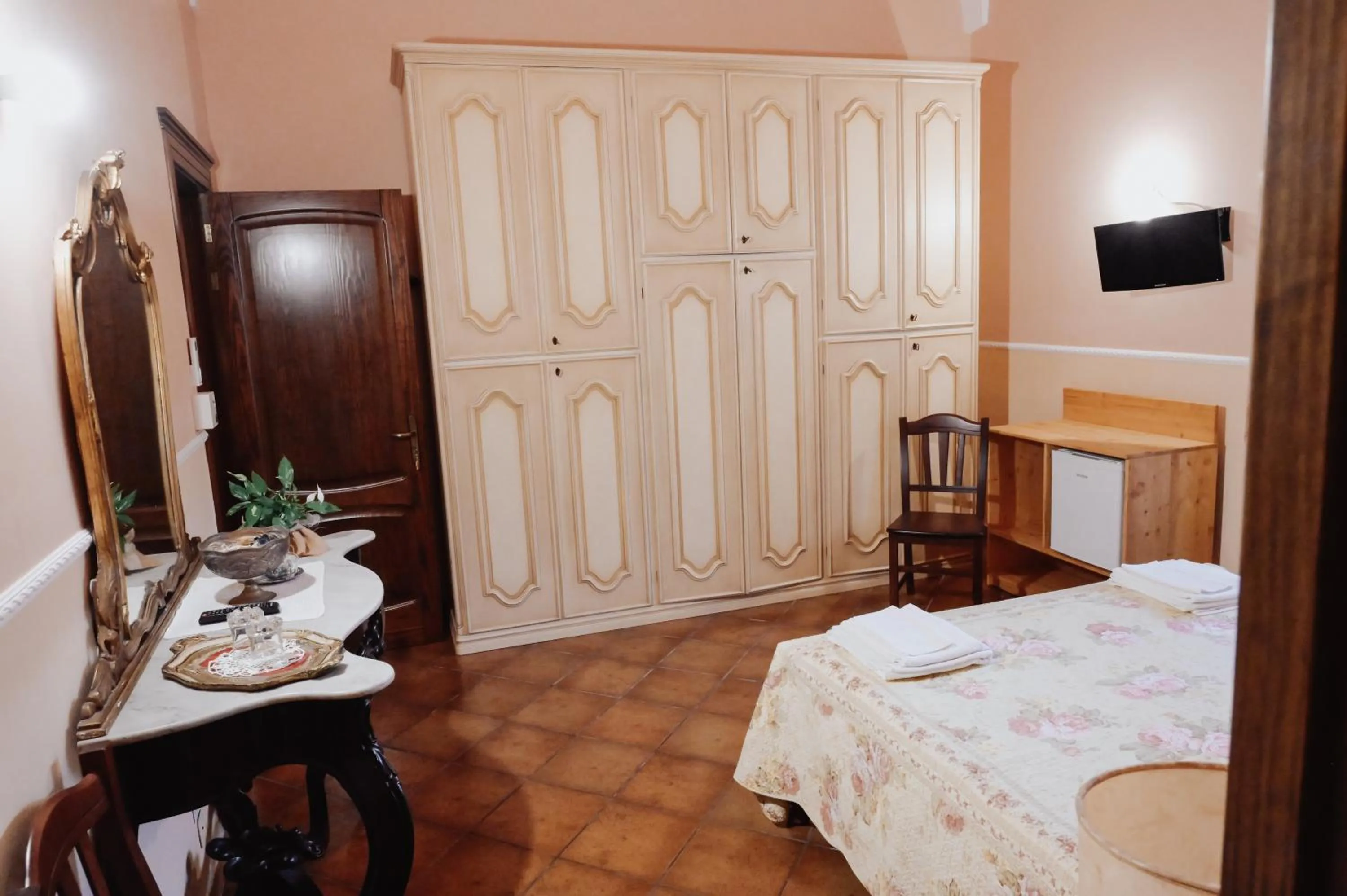 Bedroom, Bed in Villa Delle Palme