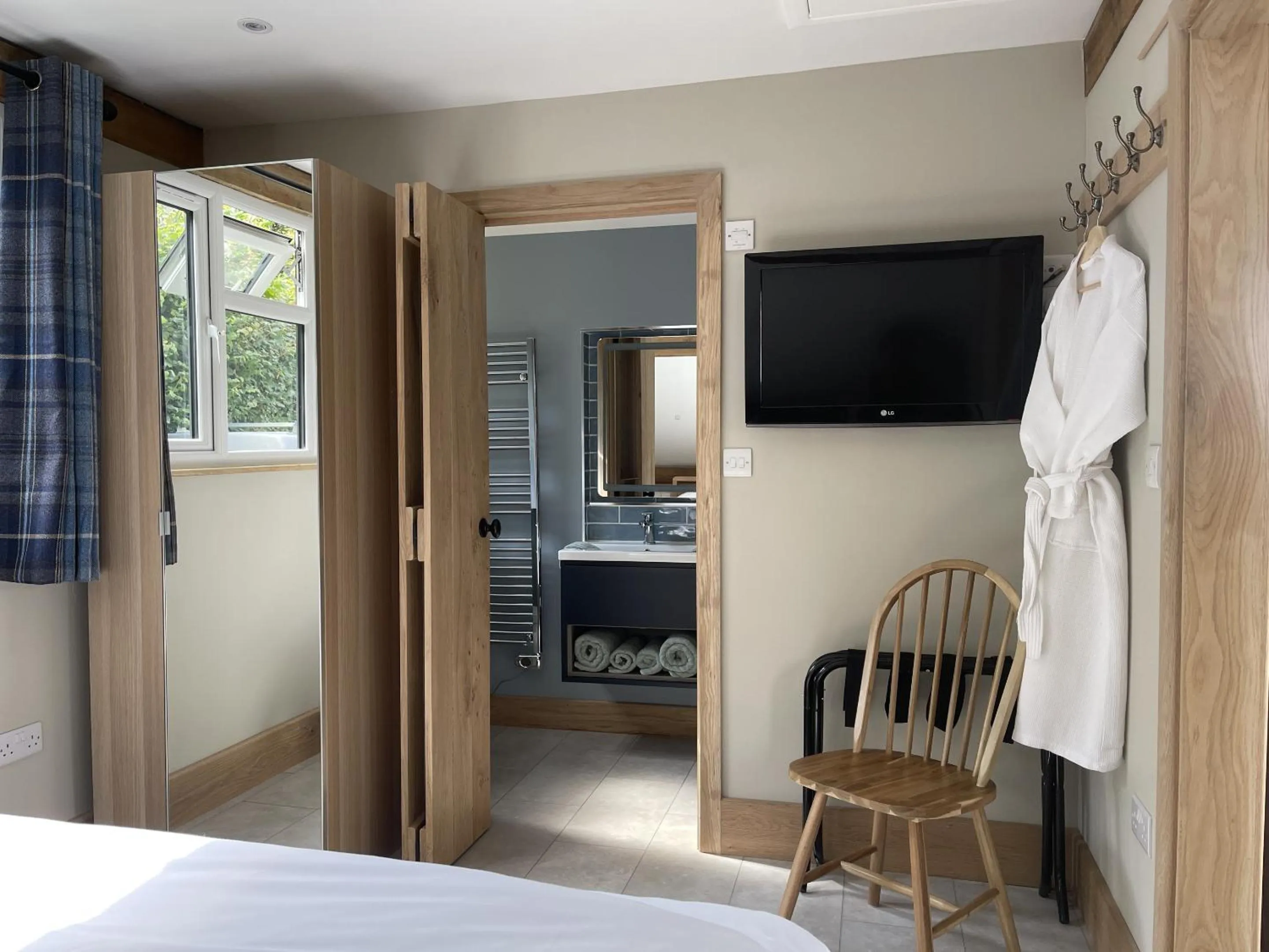 Bedroom, Bed in Lancasters Cottage
