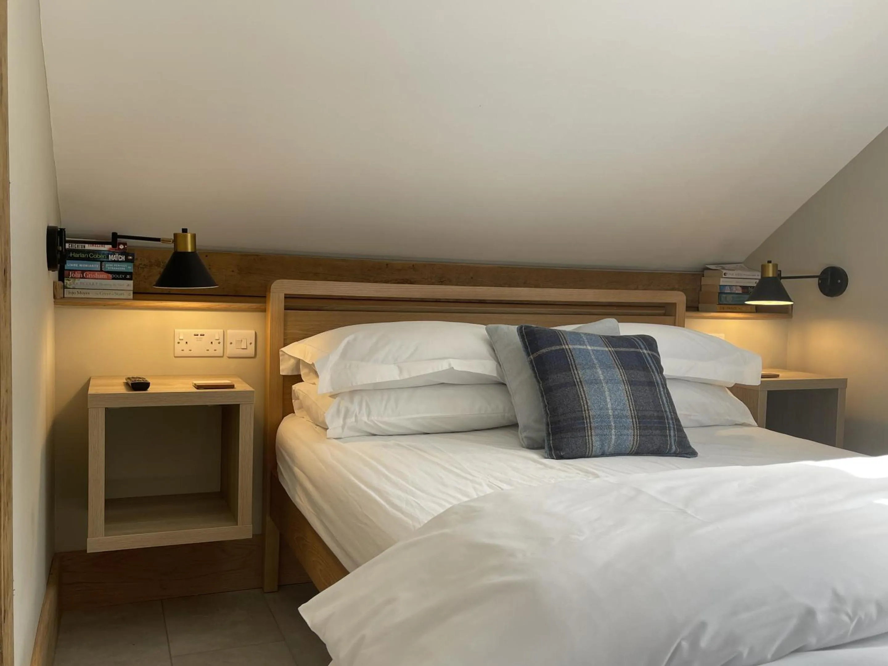 Bedroom, Bed in Lancasters Cottage