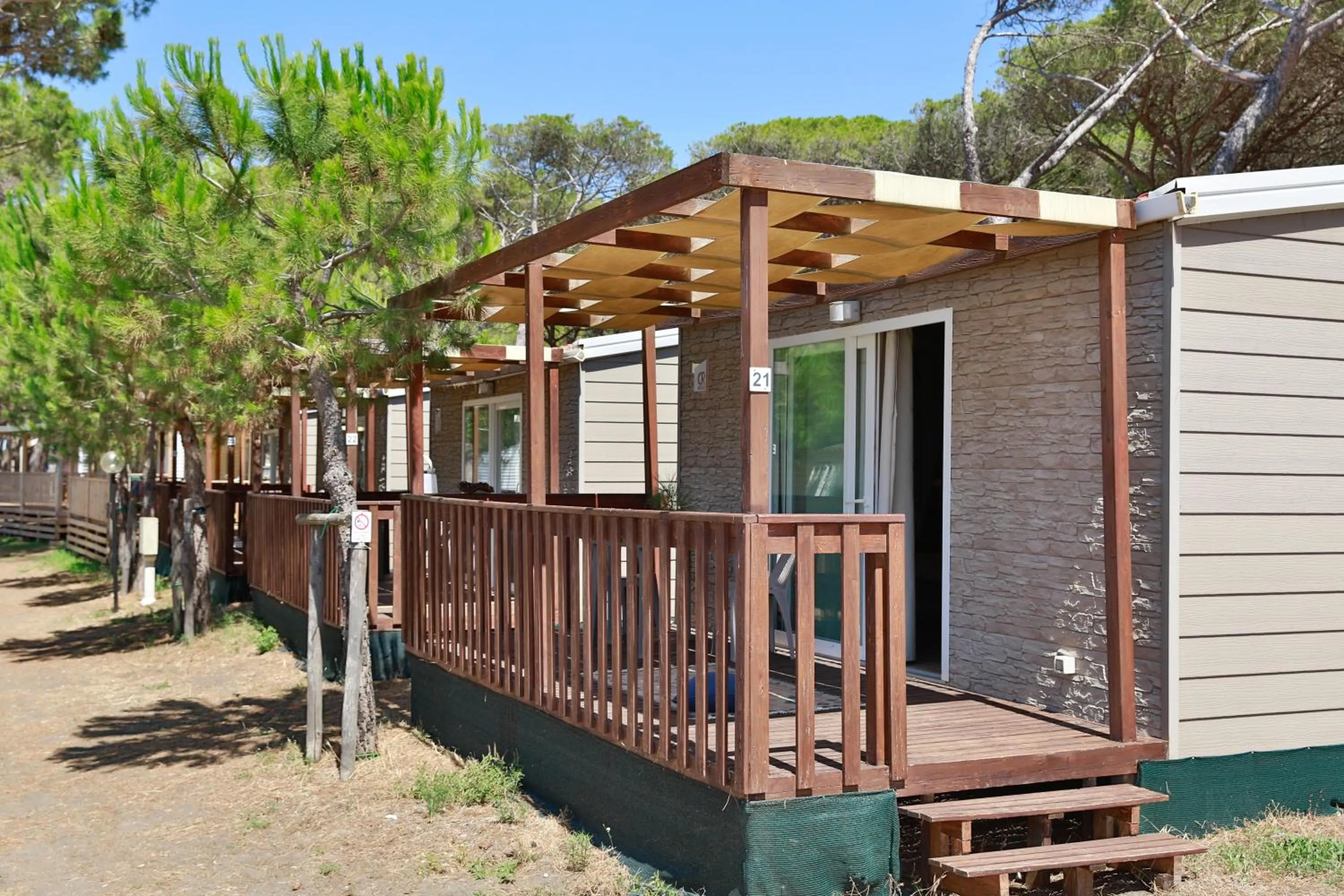 Photo of the whole room in Gitavillage California