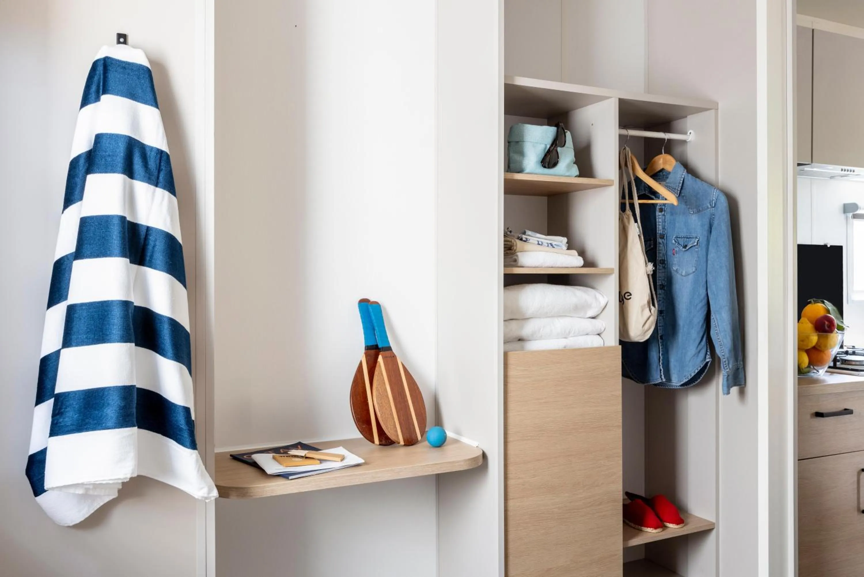 Photo of the whole room in Gitavillage California