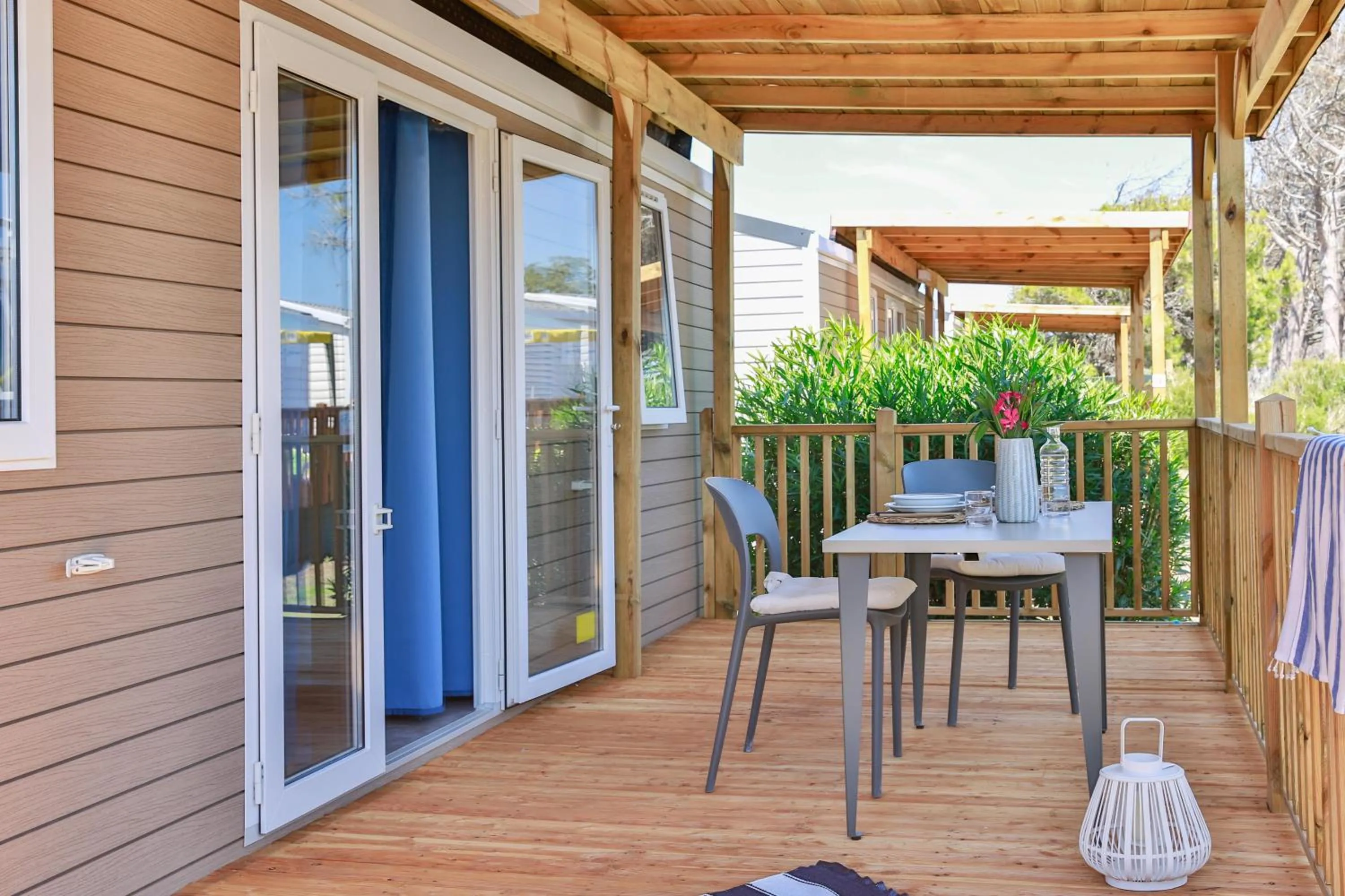 Photo of the whole room in Gitavillage California