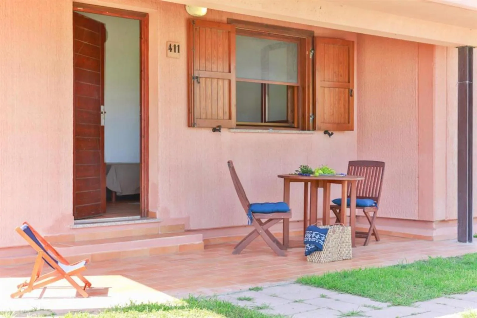 Living room in Gitavillage California